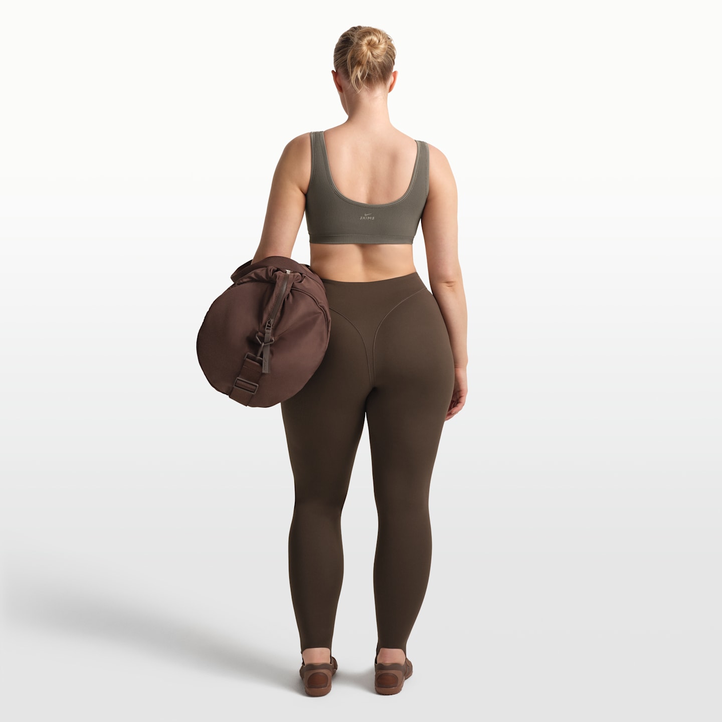 Женские спортивные бра Nike NikeSKIMS Ribbed Seamless Women's Scoop Bra — фото 5