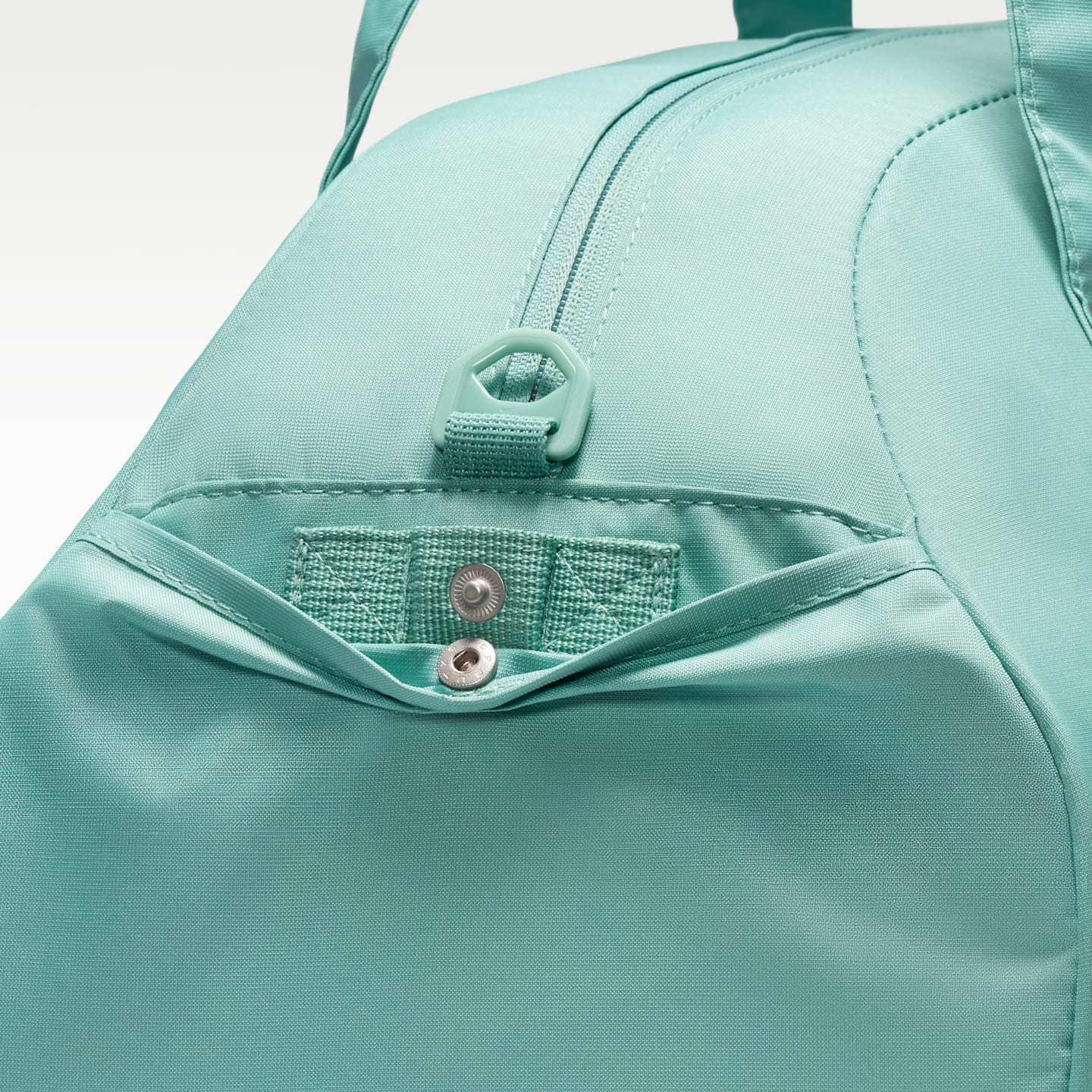 Женские сумки Nike Gym Club Duffel (24L) — фото 6