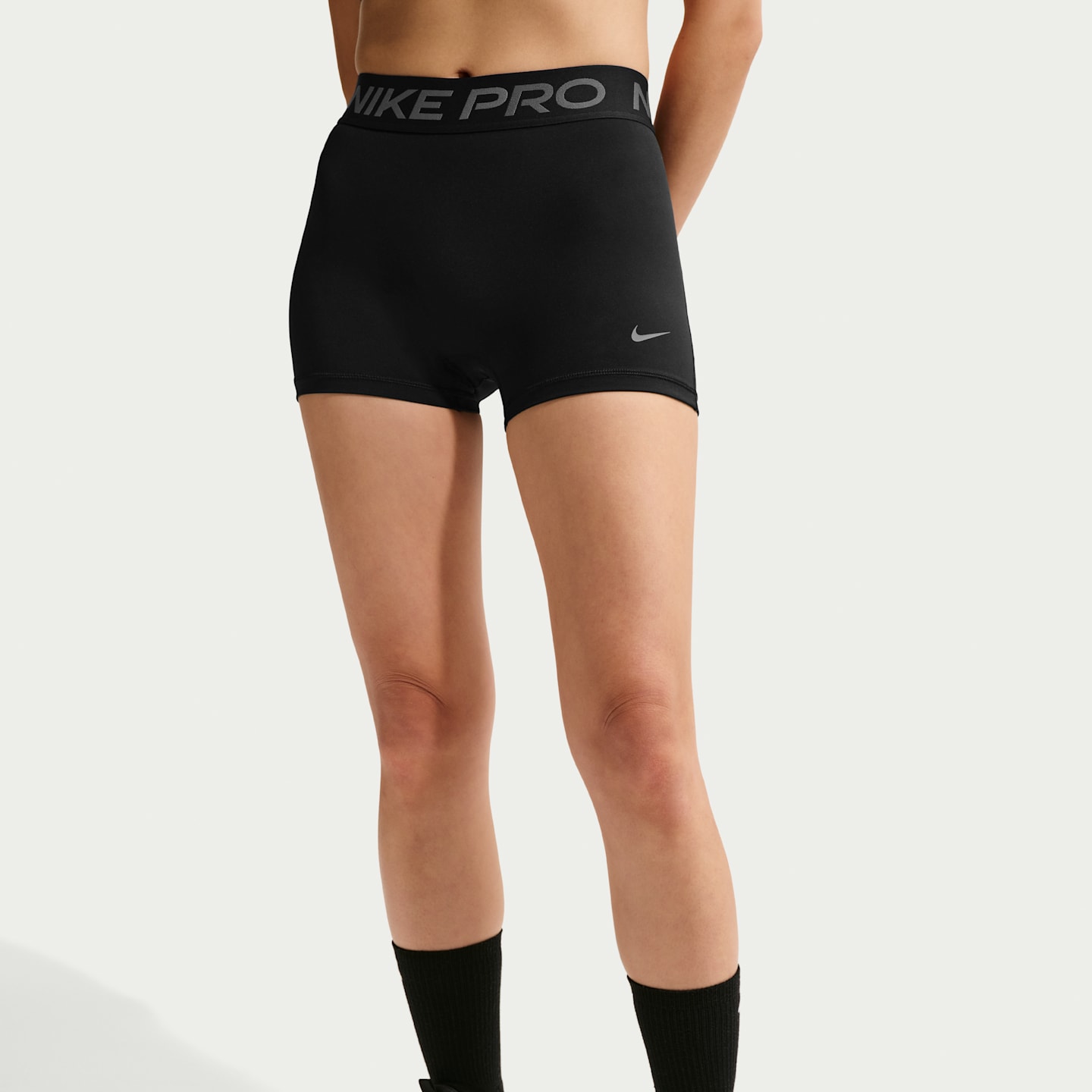 Женские шорты Nike Pro 365 Women's 5" Mid-Rise Shorts — фото 2