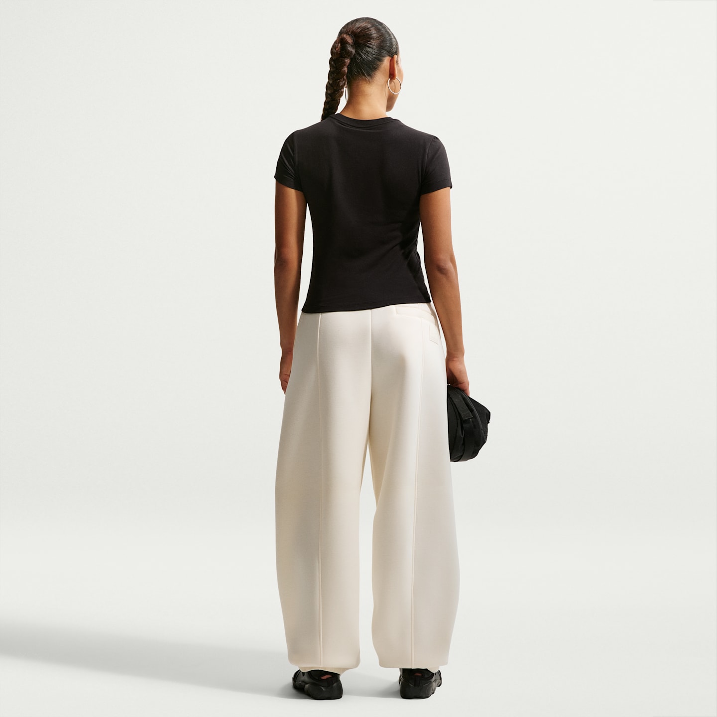 Женские футболки Nike Sportswear Chill Knit Women's Mod-Cropped T-Shirt — фото 5