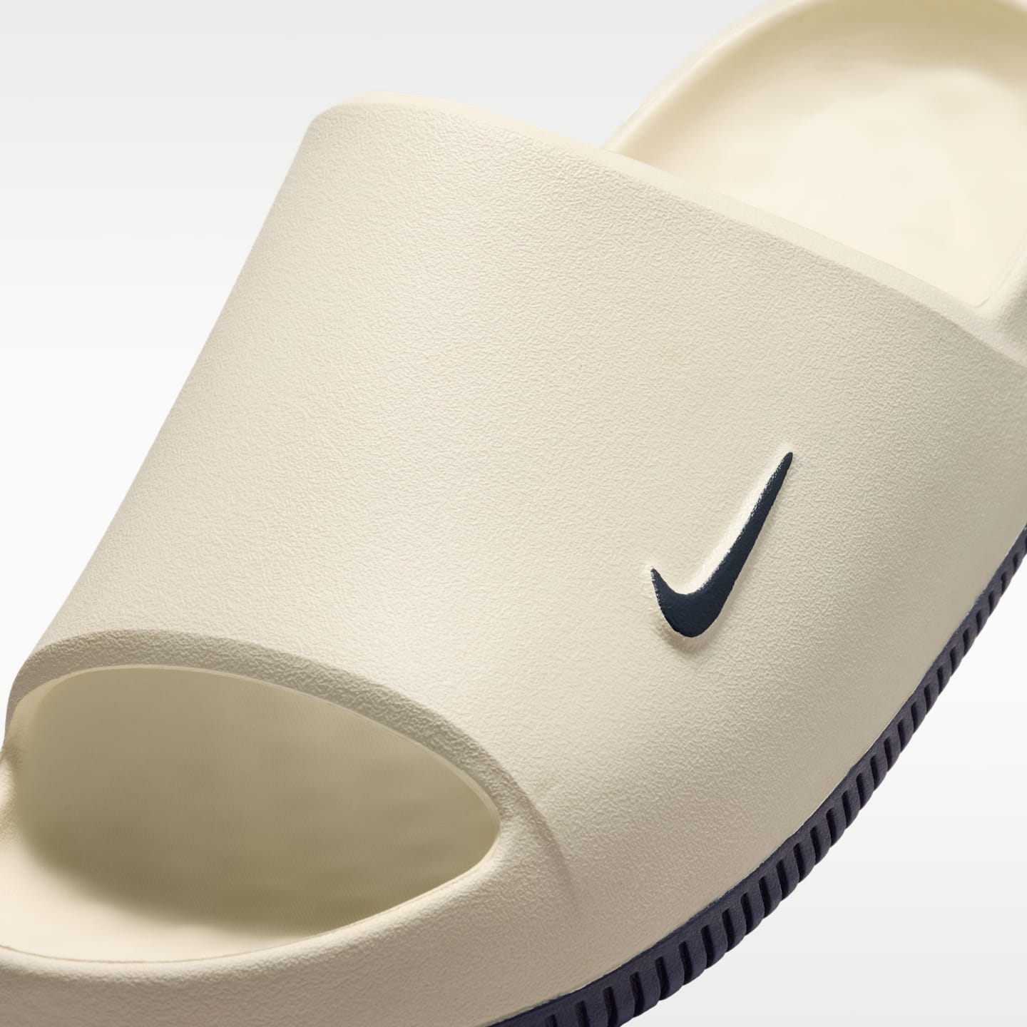 Мужские сандалии Nike Calm (New England Patriots) Men's NFL Slides — фото 6