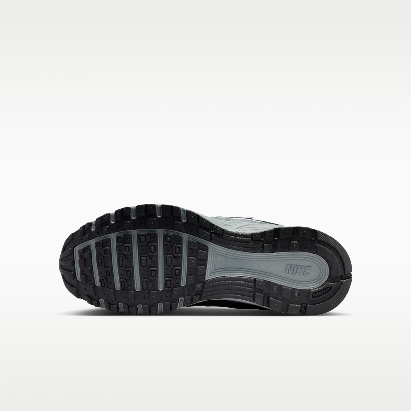 Детские кроссовки Nike P-6000 Utility Big Kids' Shoes — фото 2