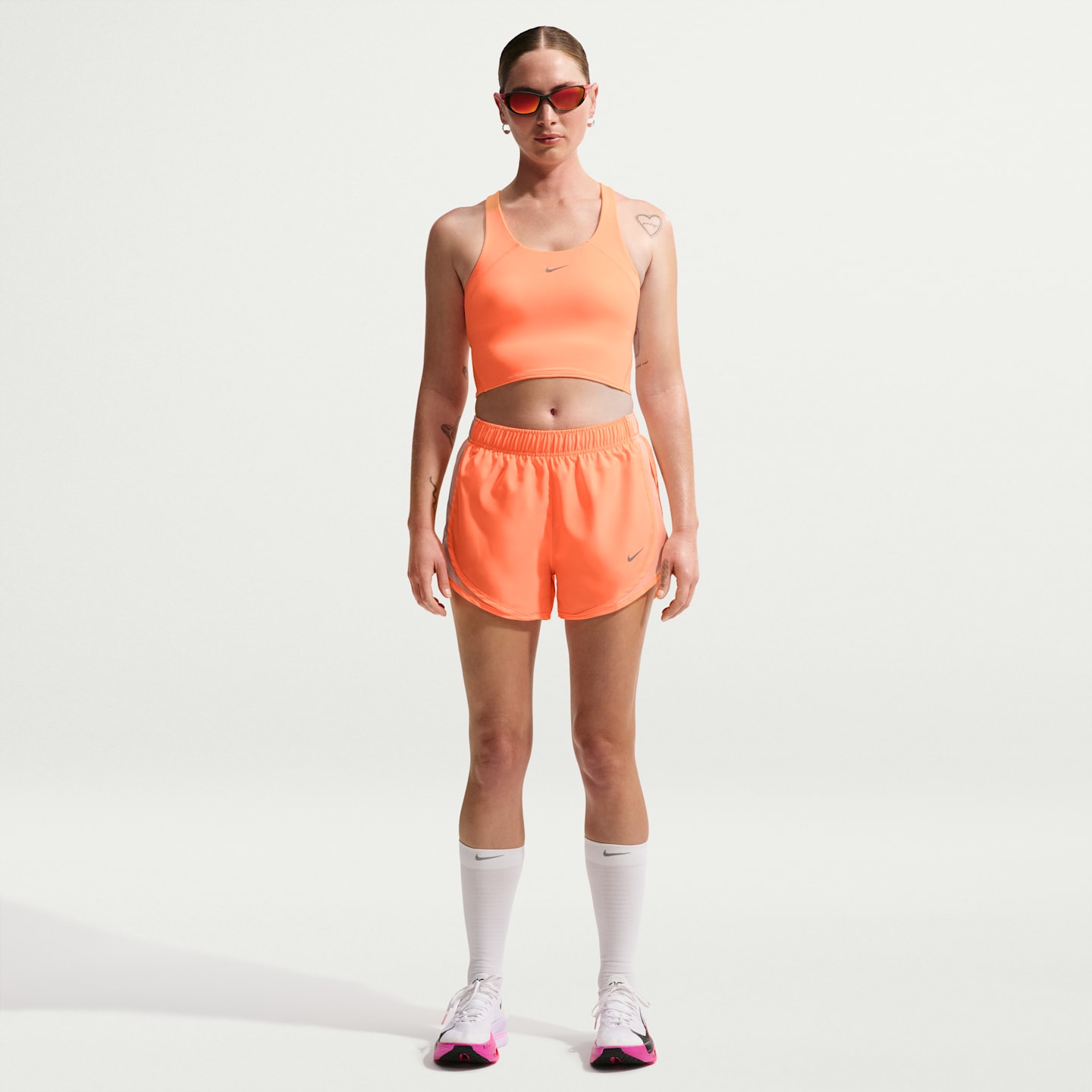 Спортивное бра Tempo, укороченный, средняя поддержка — Nike — фото 4