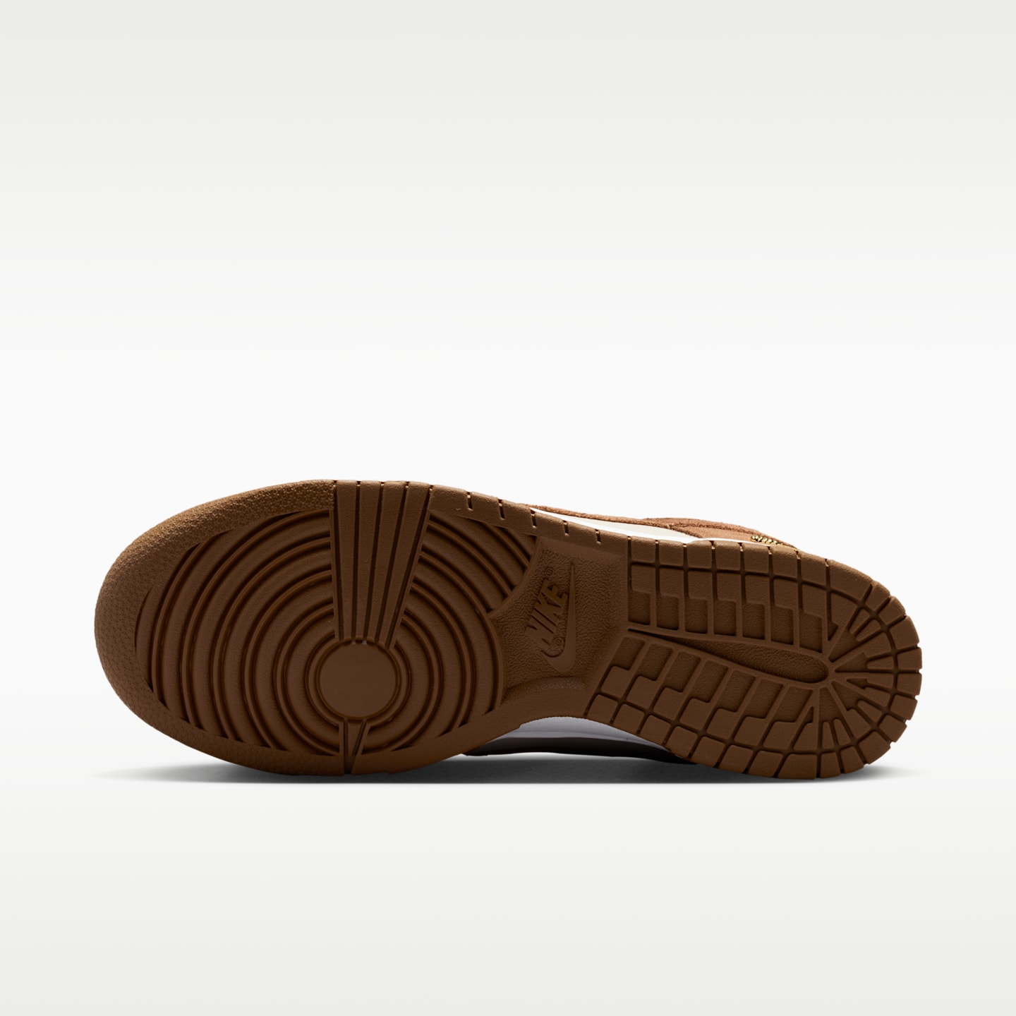 Женские кроссовки Nike Dunk Low Suede Women's Shoes — фото 2