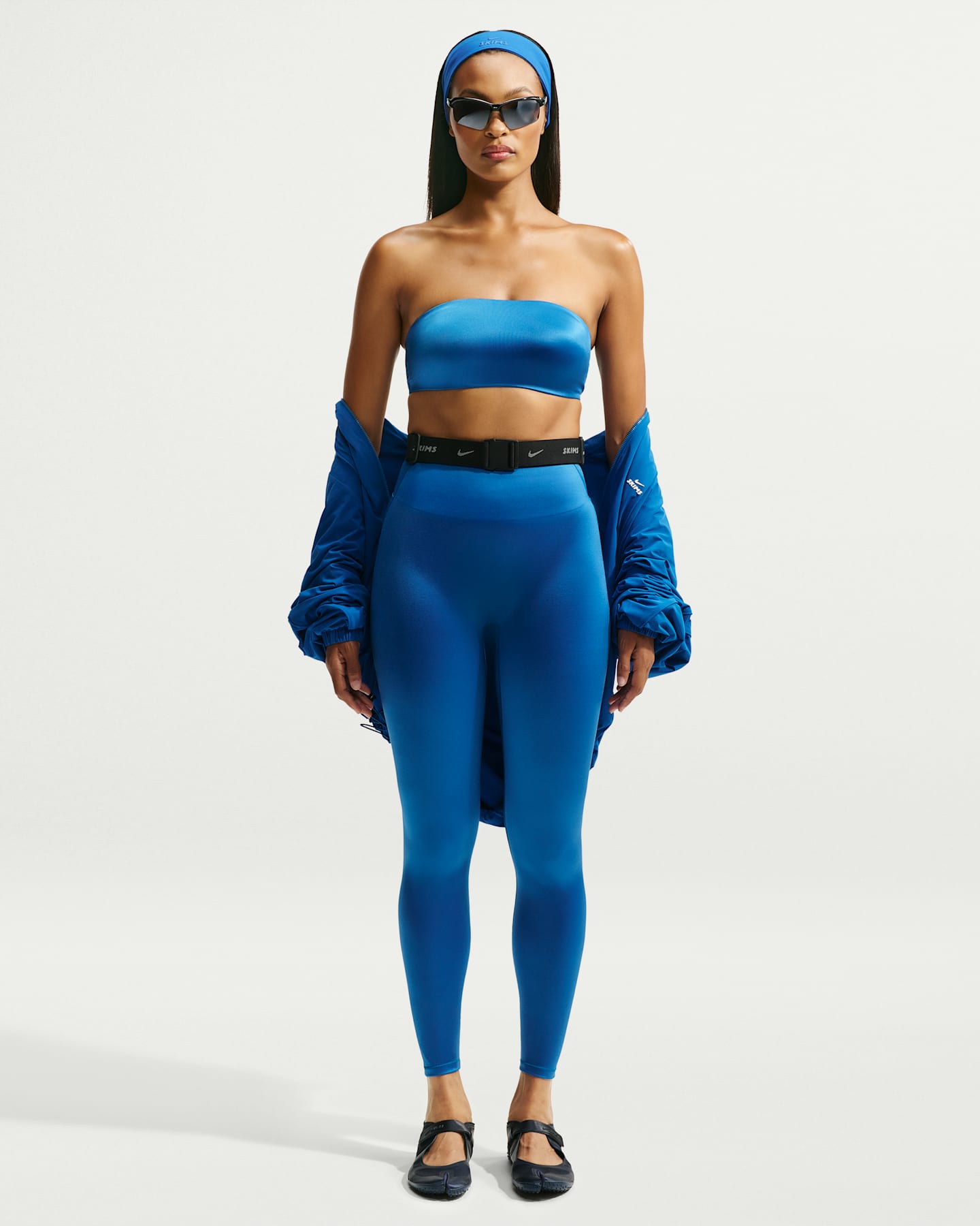 Женские леггинсы Nike NikeSKIMS Satin Shine Women's High-Waisted Bonded 26" Leggings — фото 8