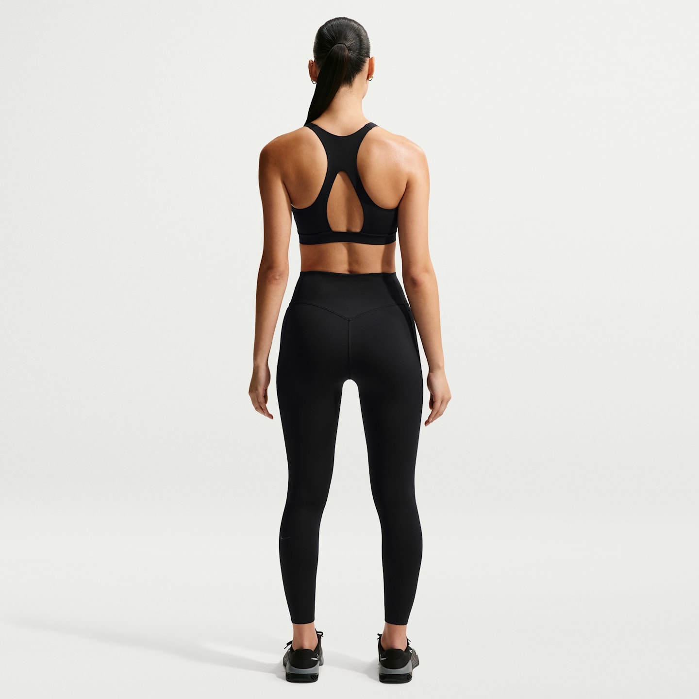 Спортивное бра Universa, уплотнённая чашка, средняя поддержка — Nike — фото 5