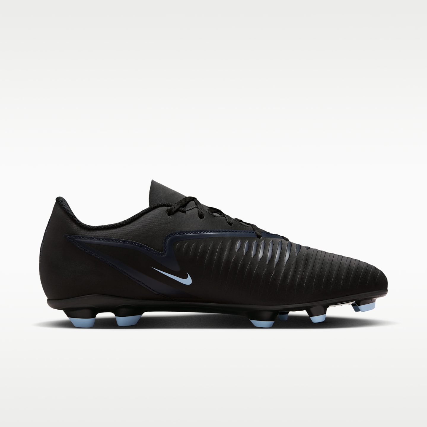 Мужские бутсы Nike Phantom 6 Low Club Multi-Ground Soccer Cleats — фото 3