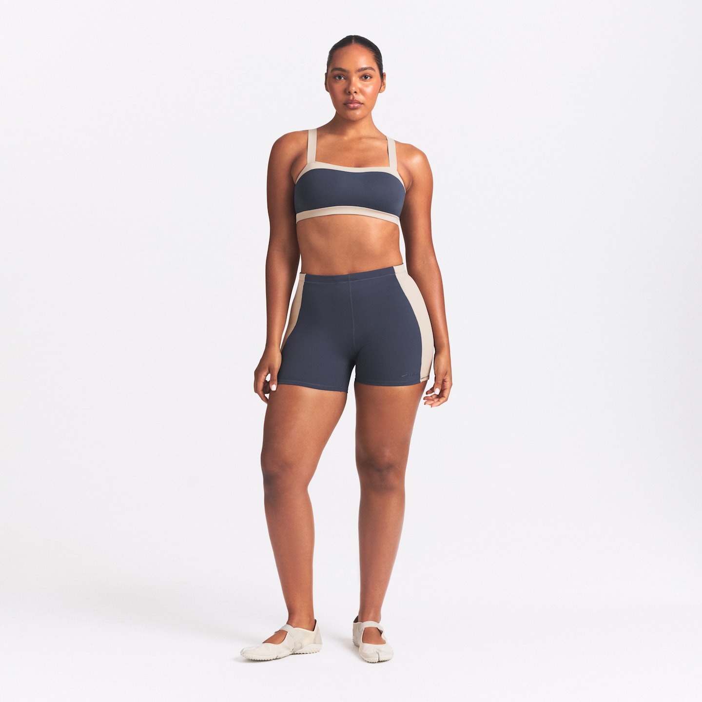 Женские шорты Nike NikeSKIMS Matte Shine Mix Women's 5" Shorts — фото 6