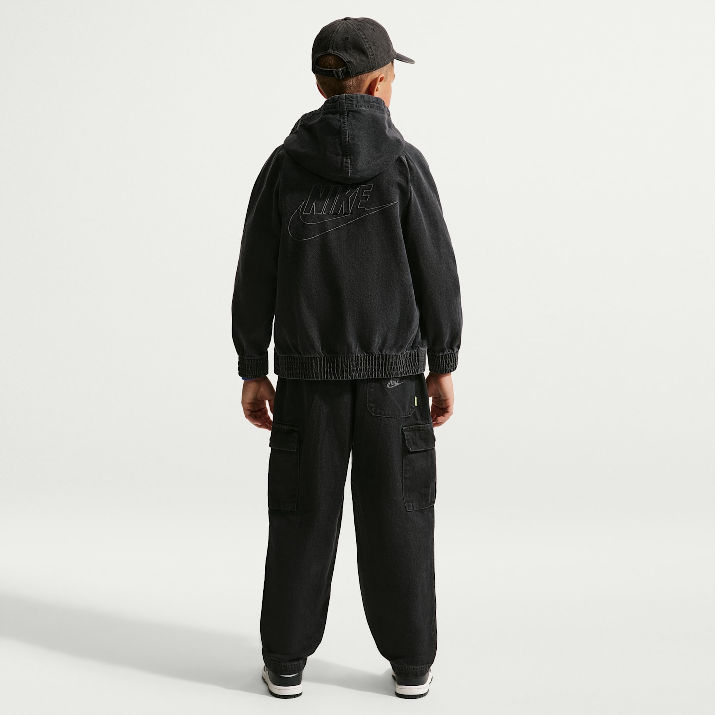 Детские брюки Nike Sportswear Collection Big Kids' Denim Cargo Pants — фото 6