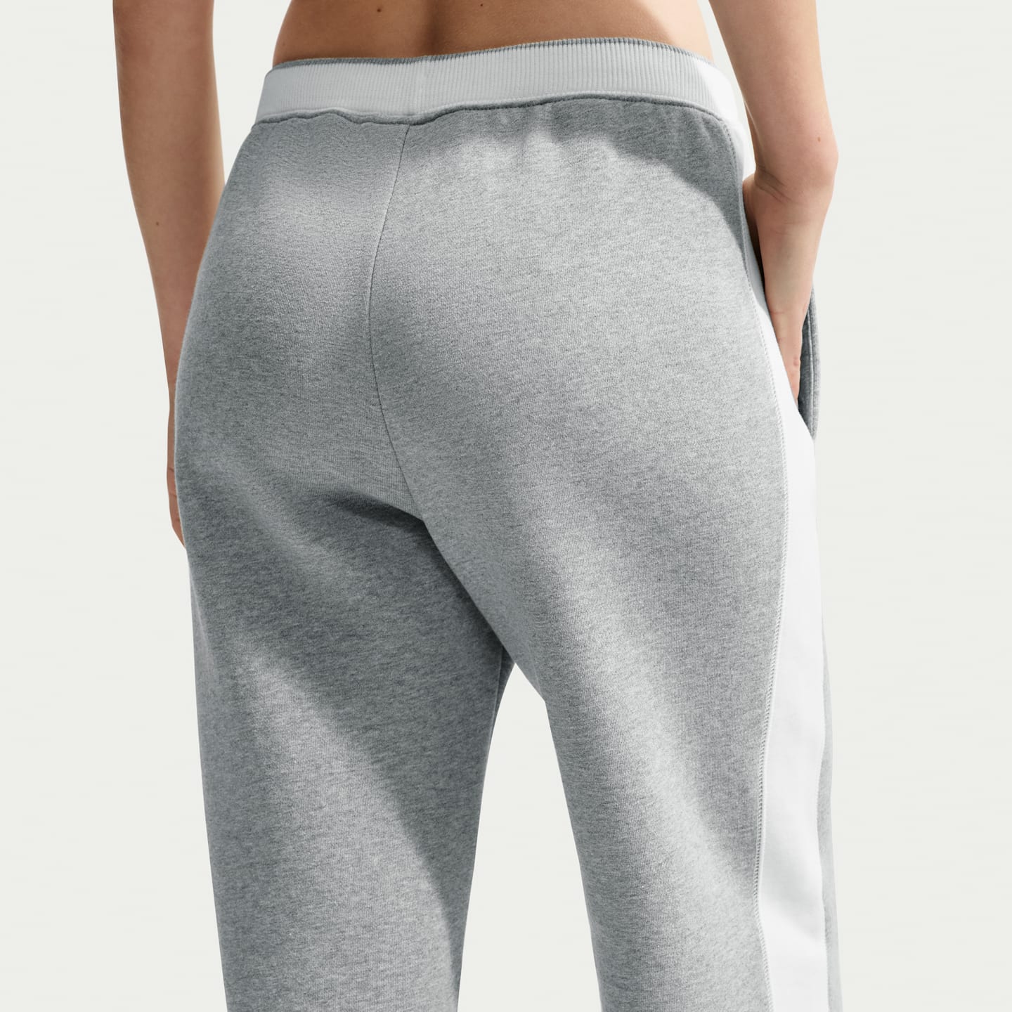 Женские брюки Nike Studio Fleece Medium Weight "Nike Run Club" Women's Mid-Rise Track Pants — фото 3