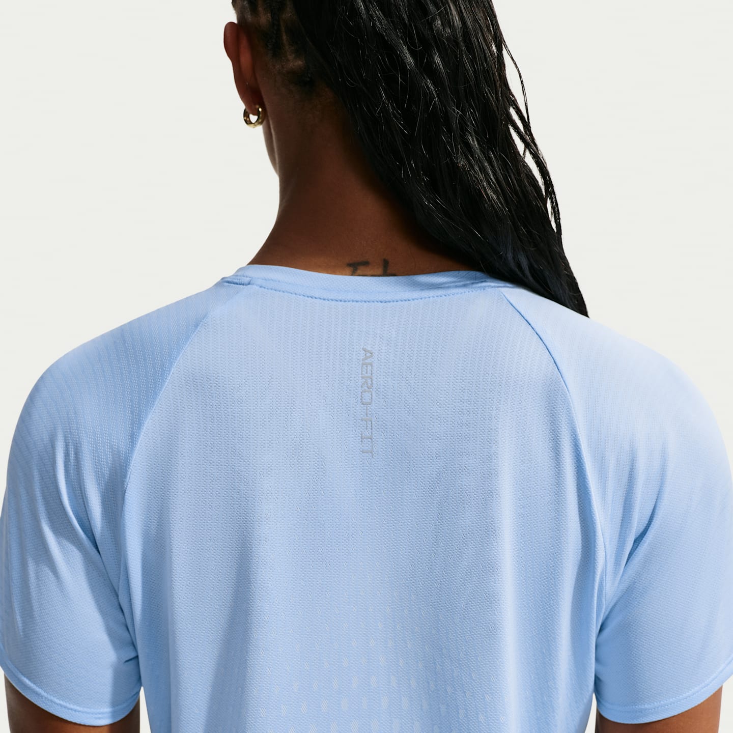 Женские топы Nike Swift Aero-FIT Women's Short-Sleeve Running Top — фото 2
