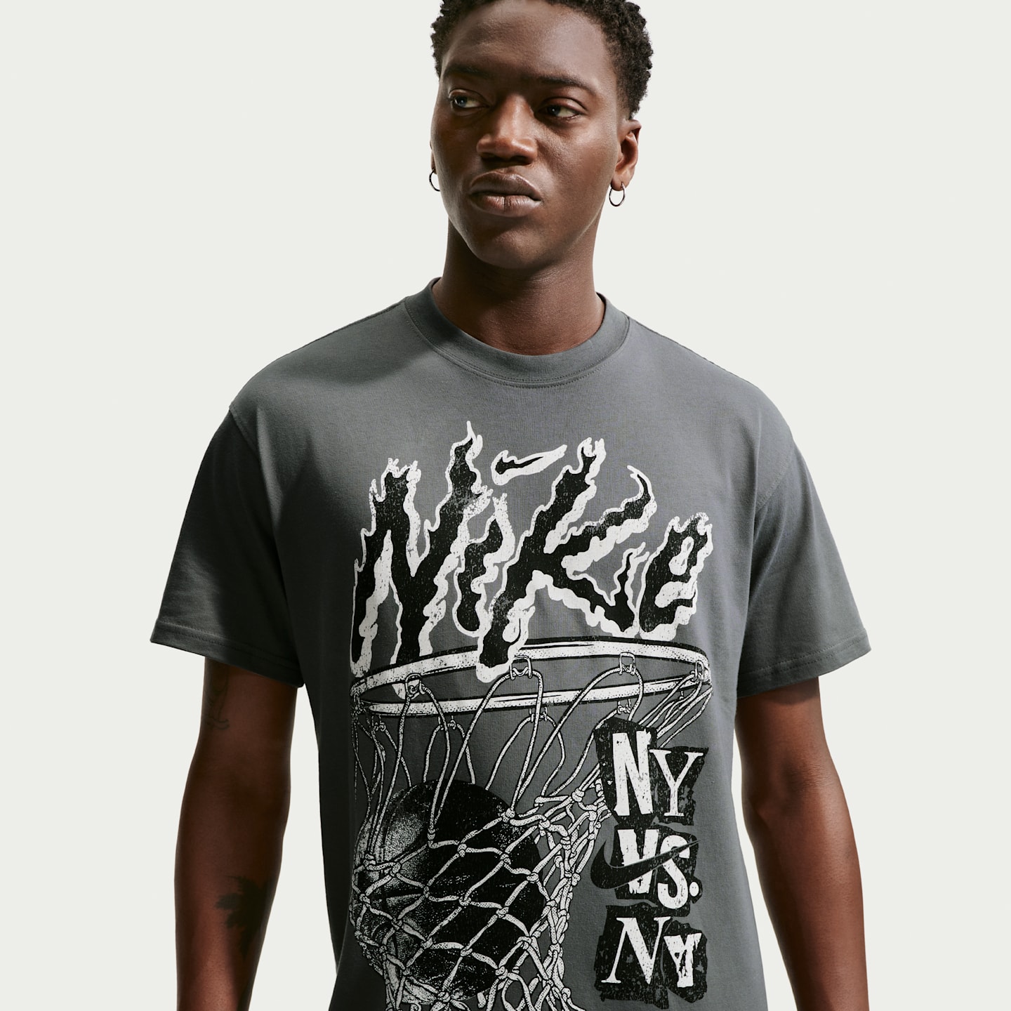 Мужские футболки Nike Sportswear Men's Short-Sleeve T-Shirt — фото 1