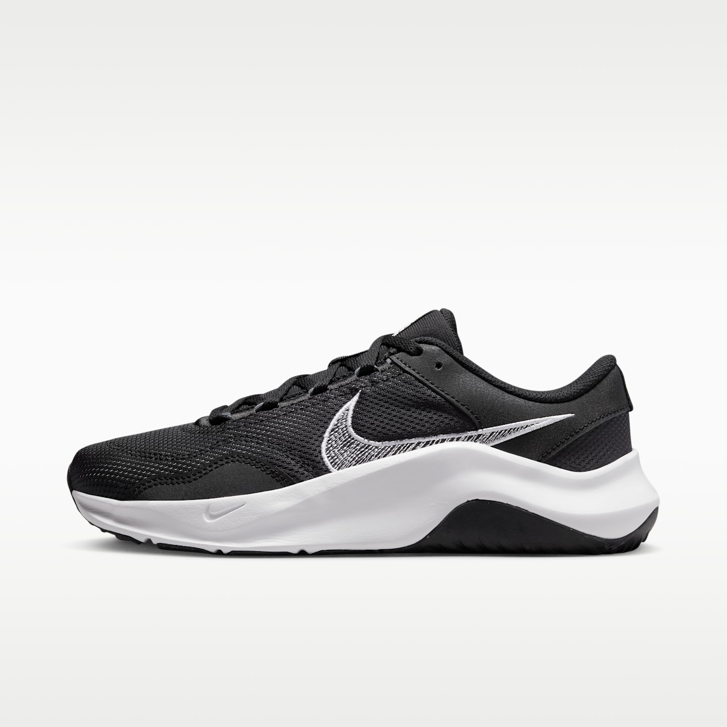 Женские кроссовки Nike Legend Essential 3 Next Nature Women's Workout Shoes — фото 1