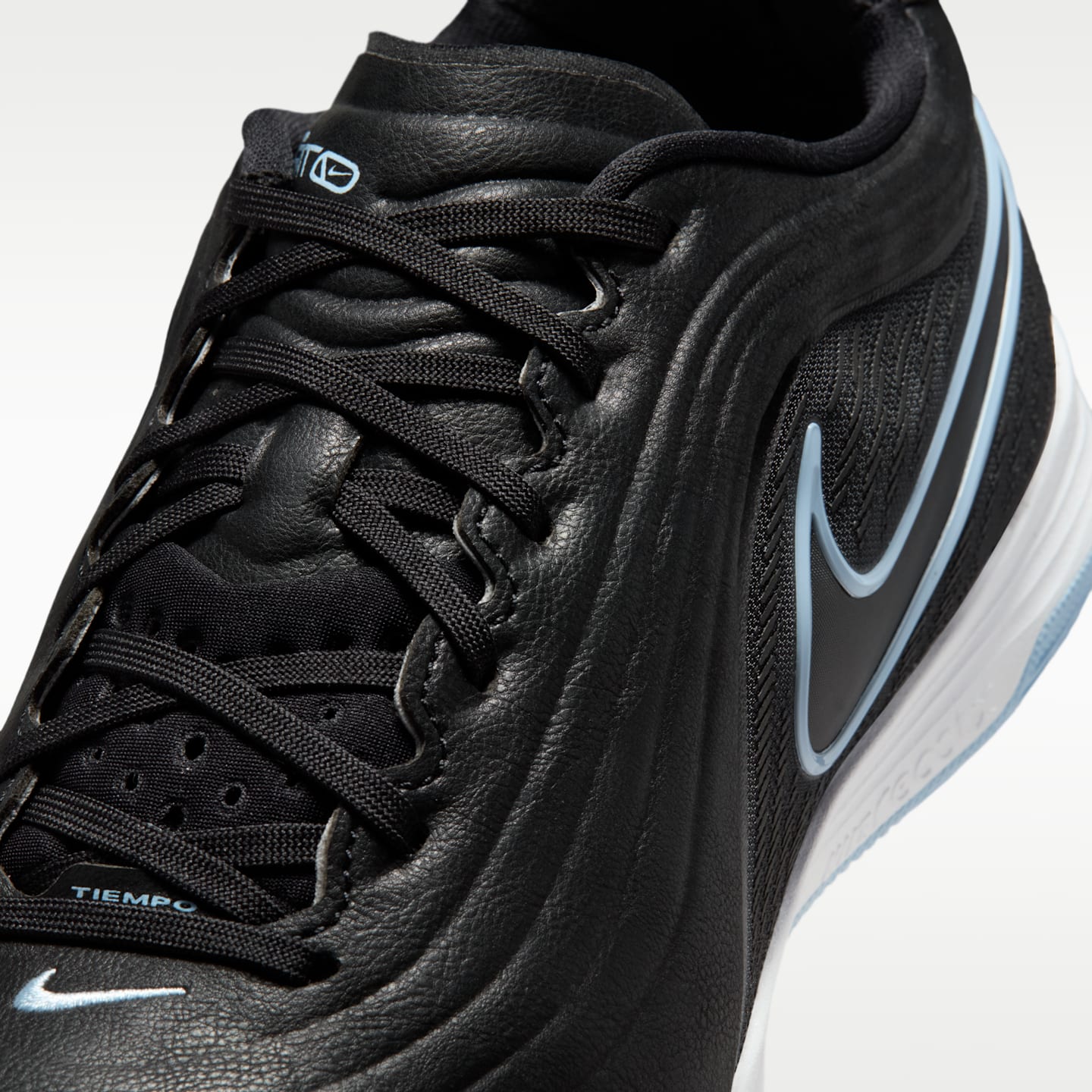 Мужские кроссовки Nike Tiempo Reactgato Indoor/Court Low-Top Soccer Shoes — фото 7