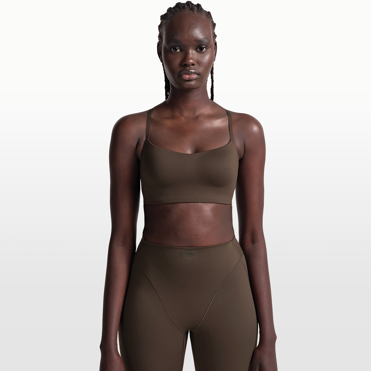 Женские спортивные бра Nike NikeSKIMS Matte Women's Contour Cami Bra — фото 1