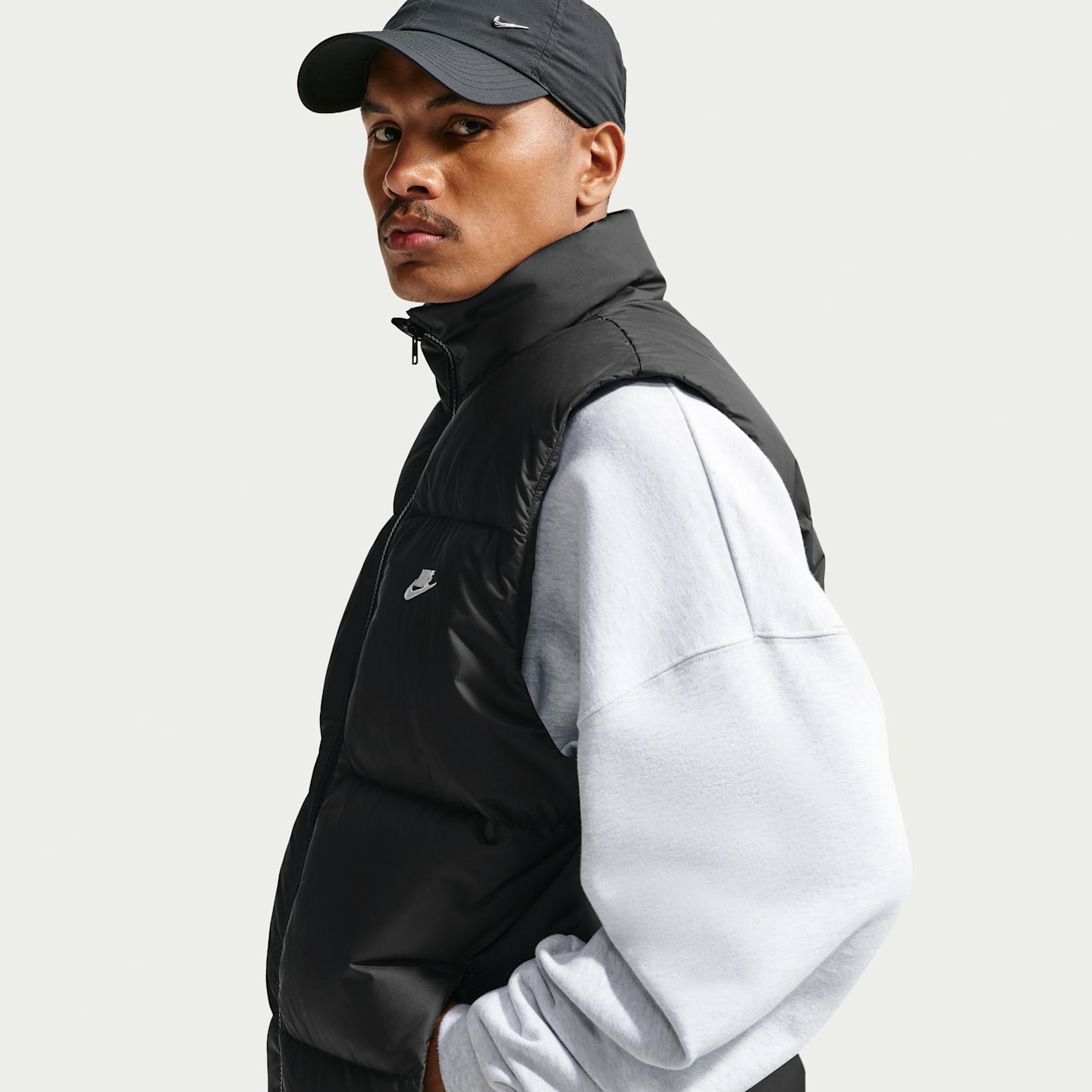 Nike Sportswear Club Men's Therma-FIT Down Puffer Vest — фото 3