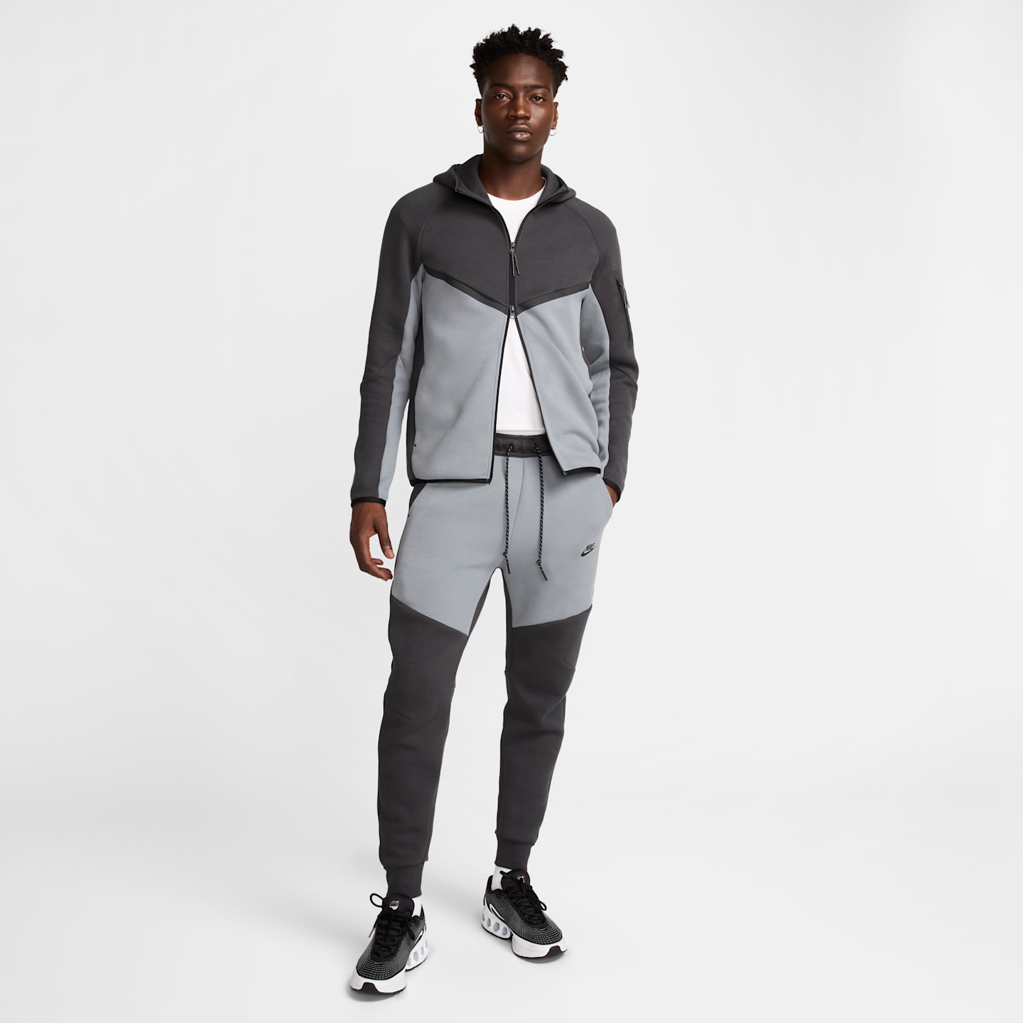 Мужские брюки Nike Tech Men's Fleece Joggers — фото 9
