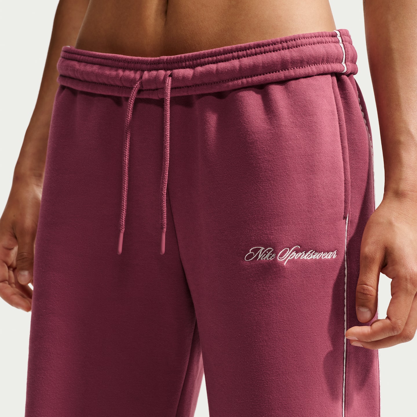 Женские брюки Nike Studio Fleece Medium Weight "Graphic Pack" Women's Mid-Rise Wide-Leg Pants — фото 6