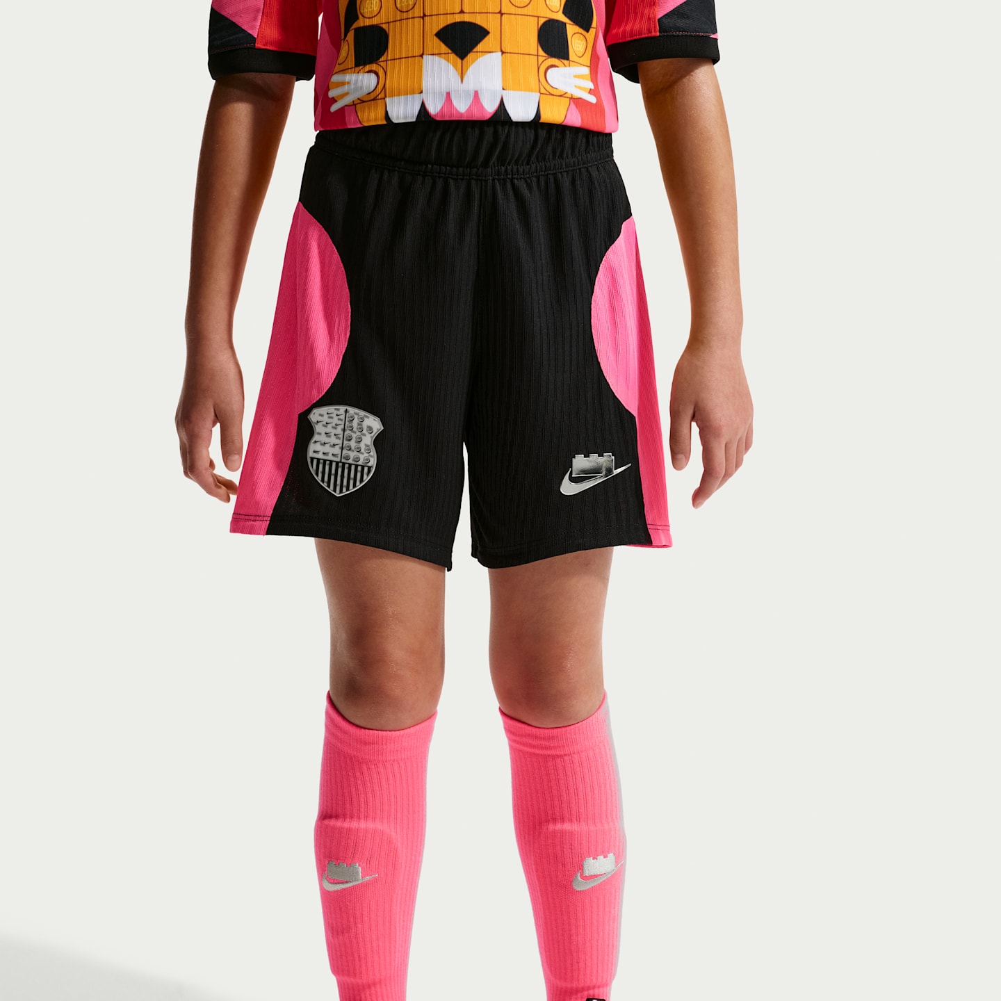 Детские шорты Nike x LEGO® Collection Big Kids' Aero-FIT Soccer Shorts — фото 3