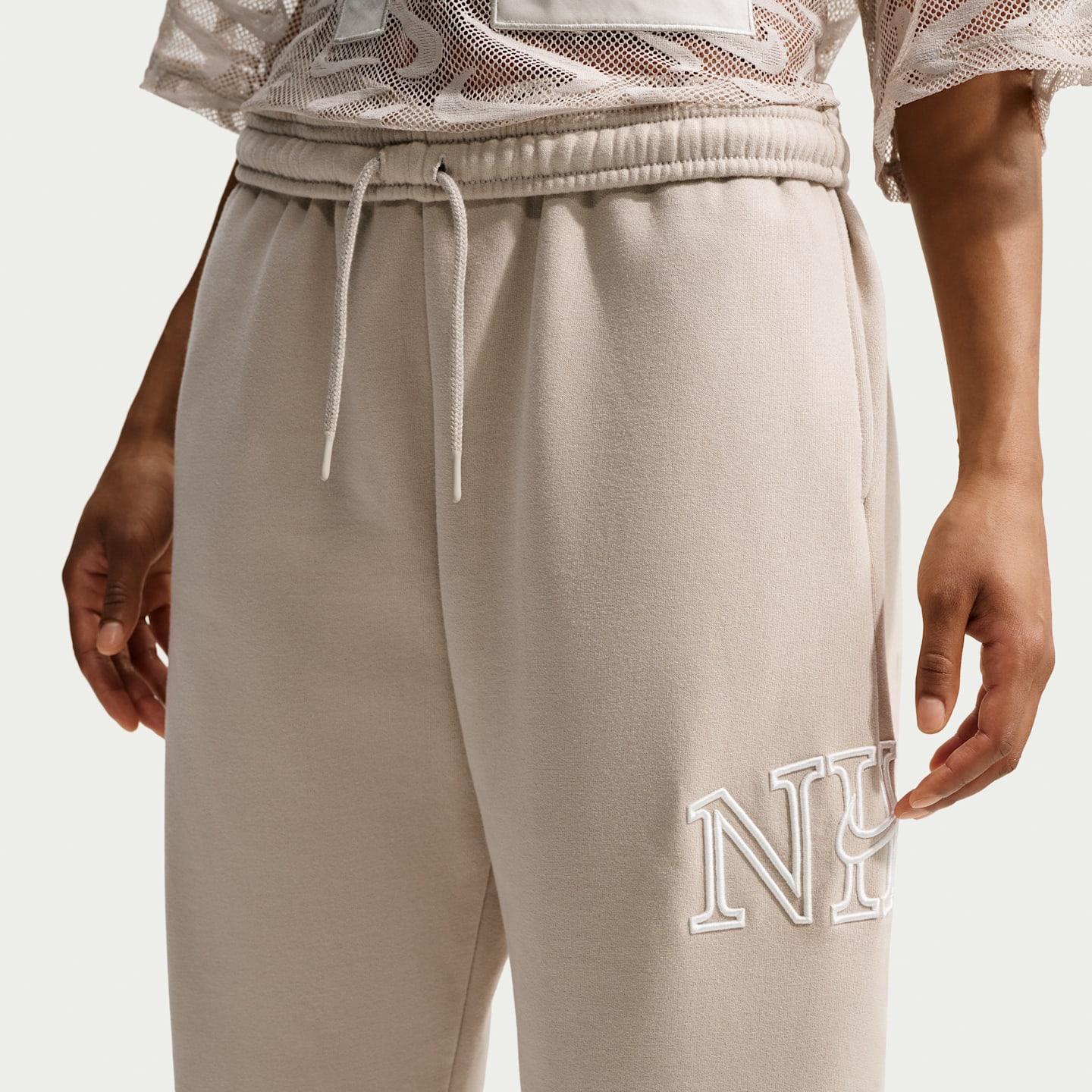 Женские брюки Nike Studio Fleece Medium Weight "Graphic Pack" Women's Oversized Cuffed Logo Pants — фото 6