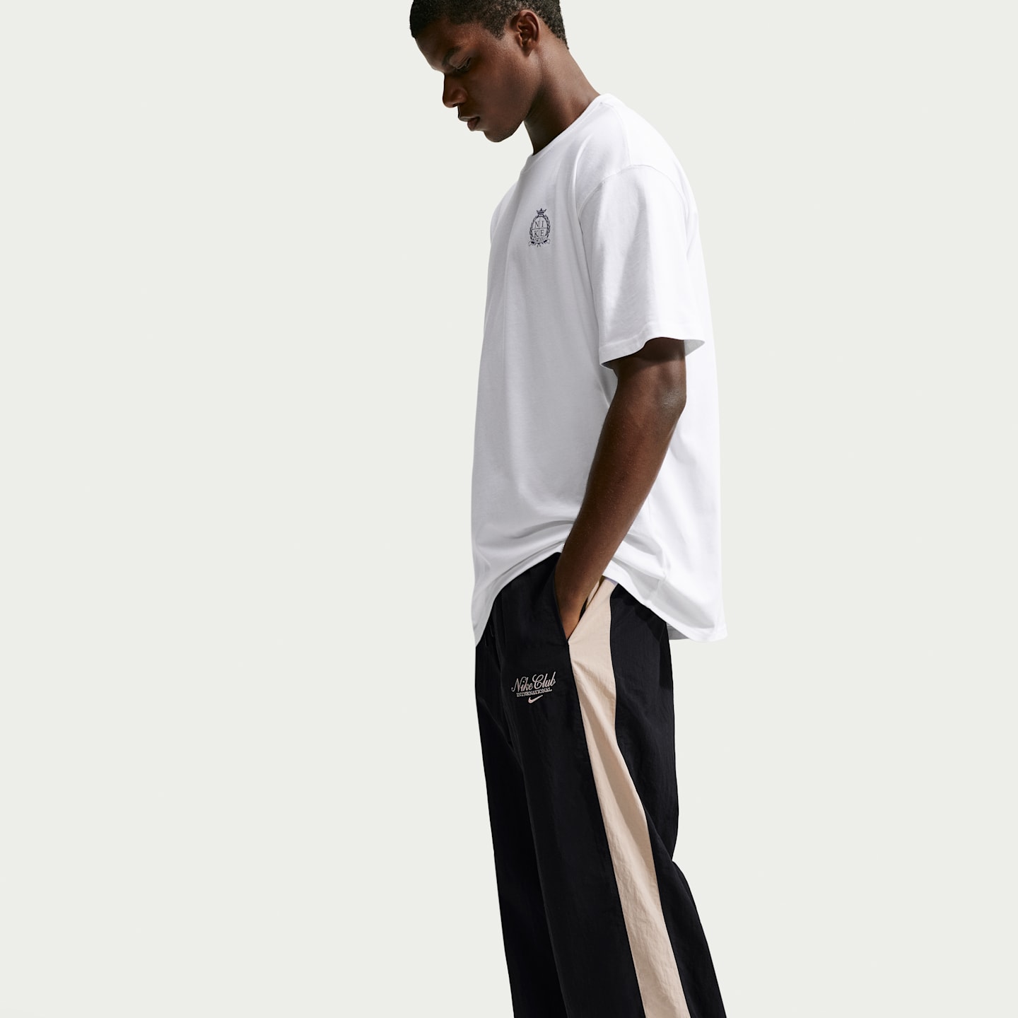 Мужские брюки Nike Club Men's Track Pants — фото 4