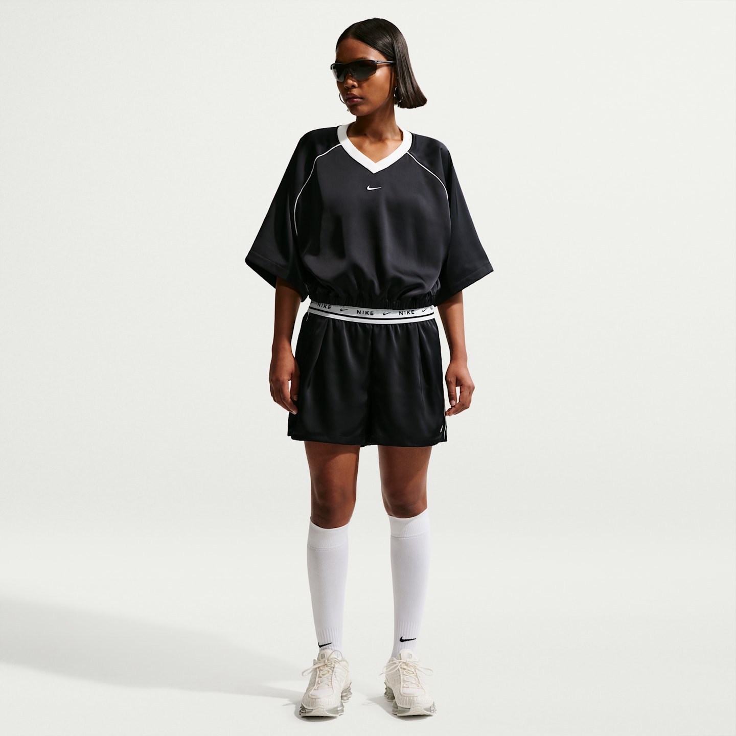 Женские кроссовки Nike Sportswear Women's Oversized Satin Top — фото 4