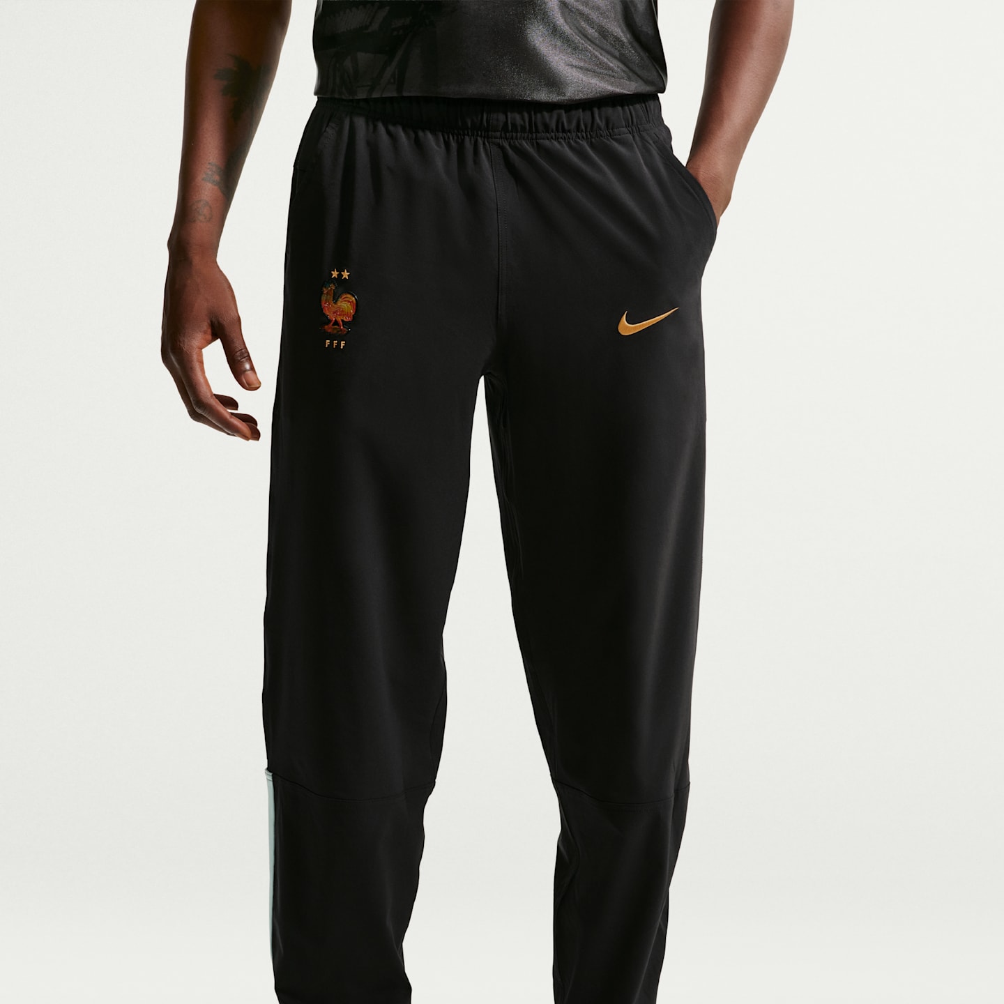 Мужские брюки Nike FFF Energy Men's Nike Dri-FIT Soccer Woven Pants — фото 2