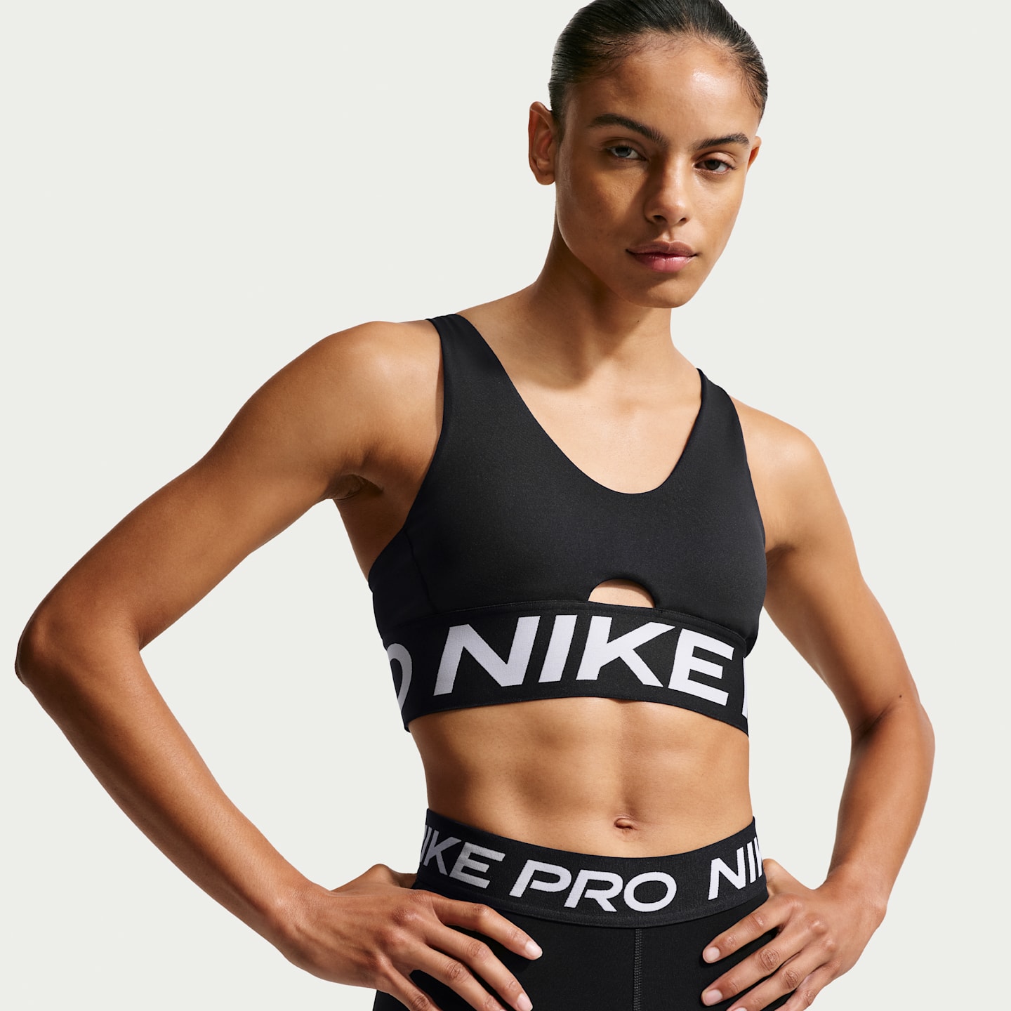 Спортивное бра Pro Indy, уплотнённая чашка, глубокий вырез — Nike — фото 1