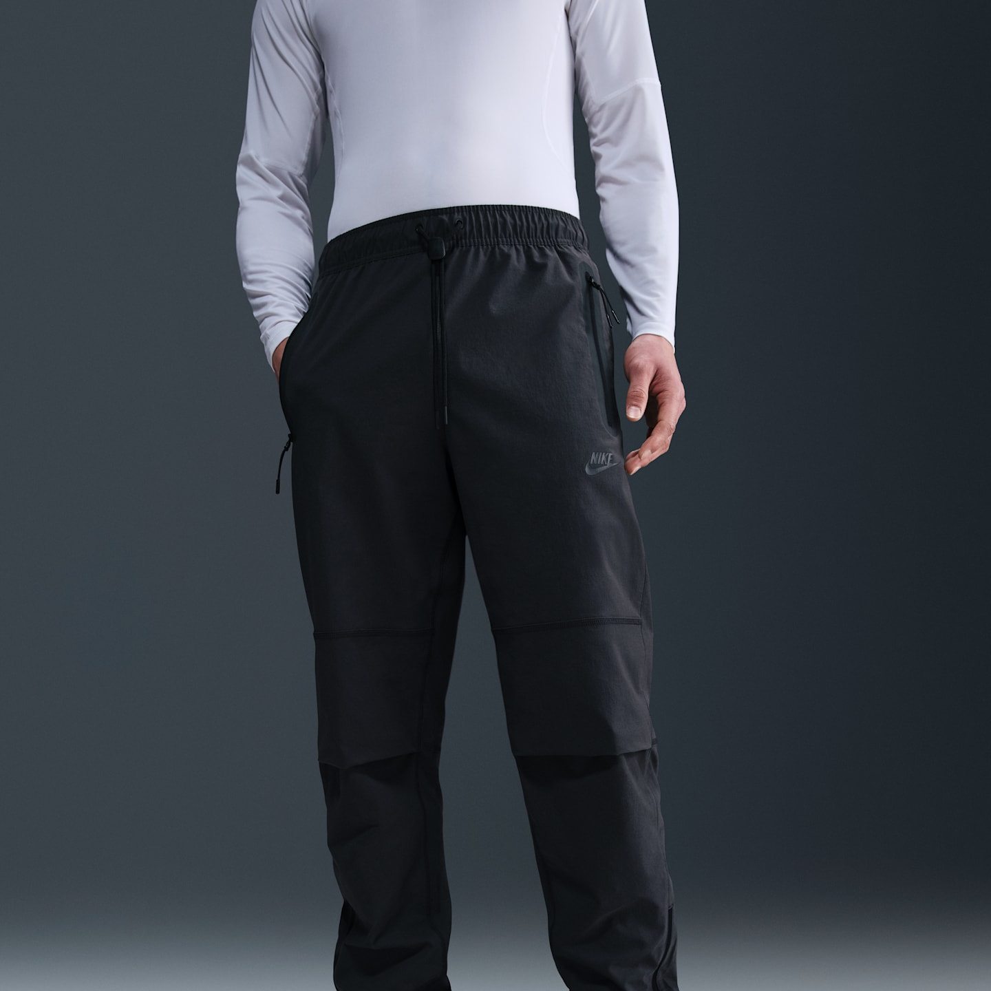 Мужские брюки Nike Tech Men's Woven Pants — фото 2