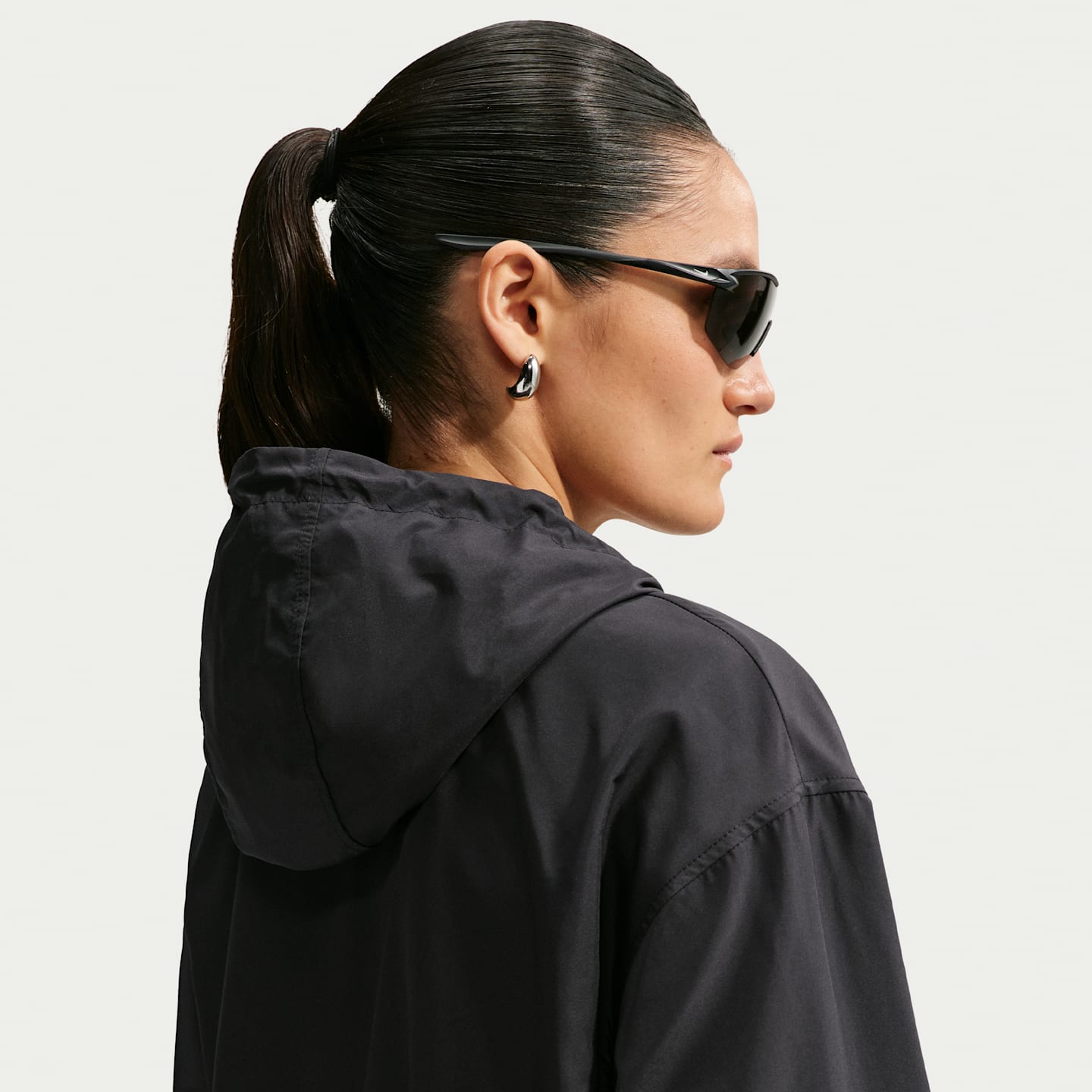 Женские куртки Nike Sportswear Women's Loose Hooded UV Jacket — фото 2