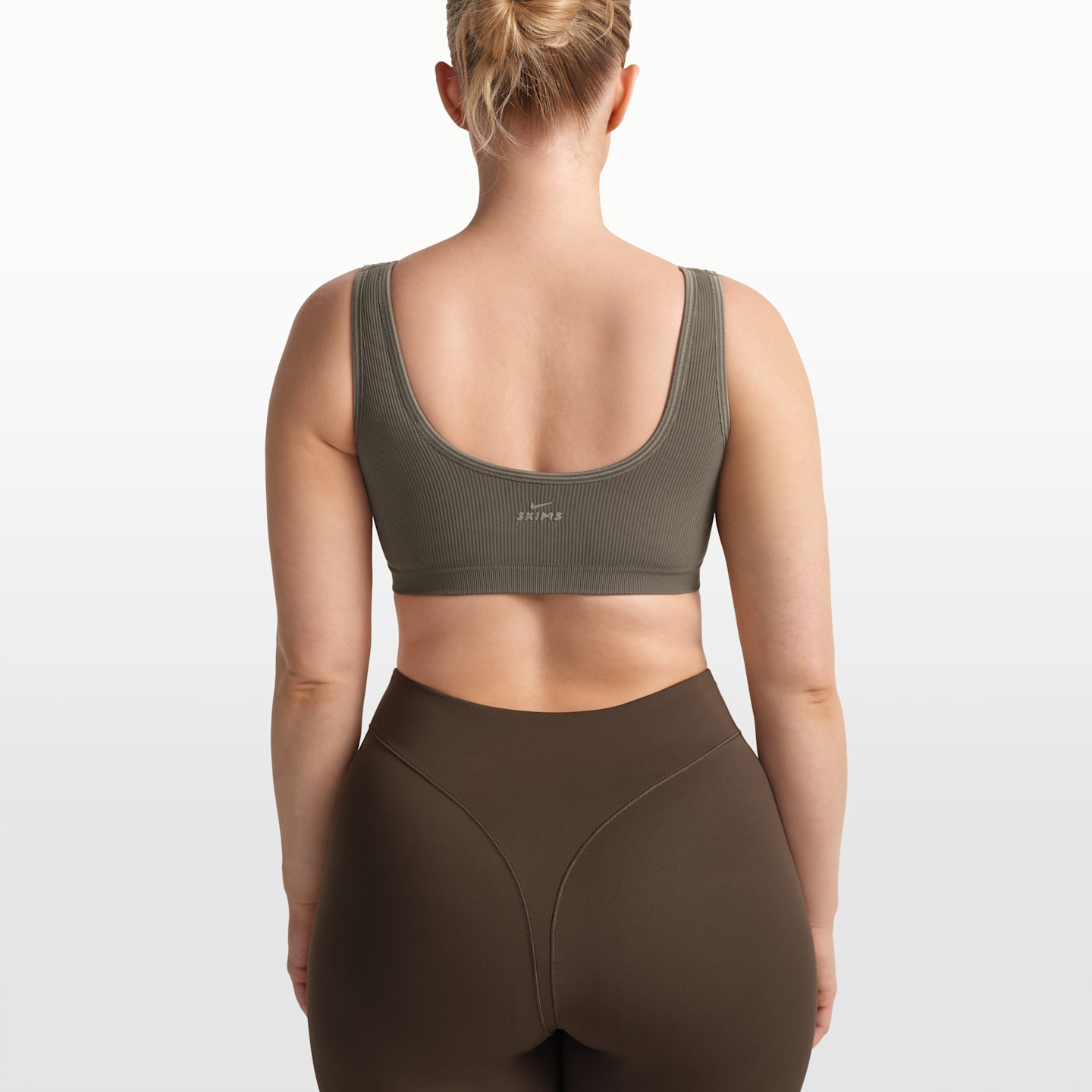 Женские спортивные бра Nike NikeSKIMS Ribbed Seamless Women's Scoop Bra — фото 2