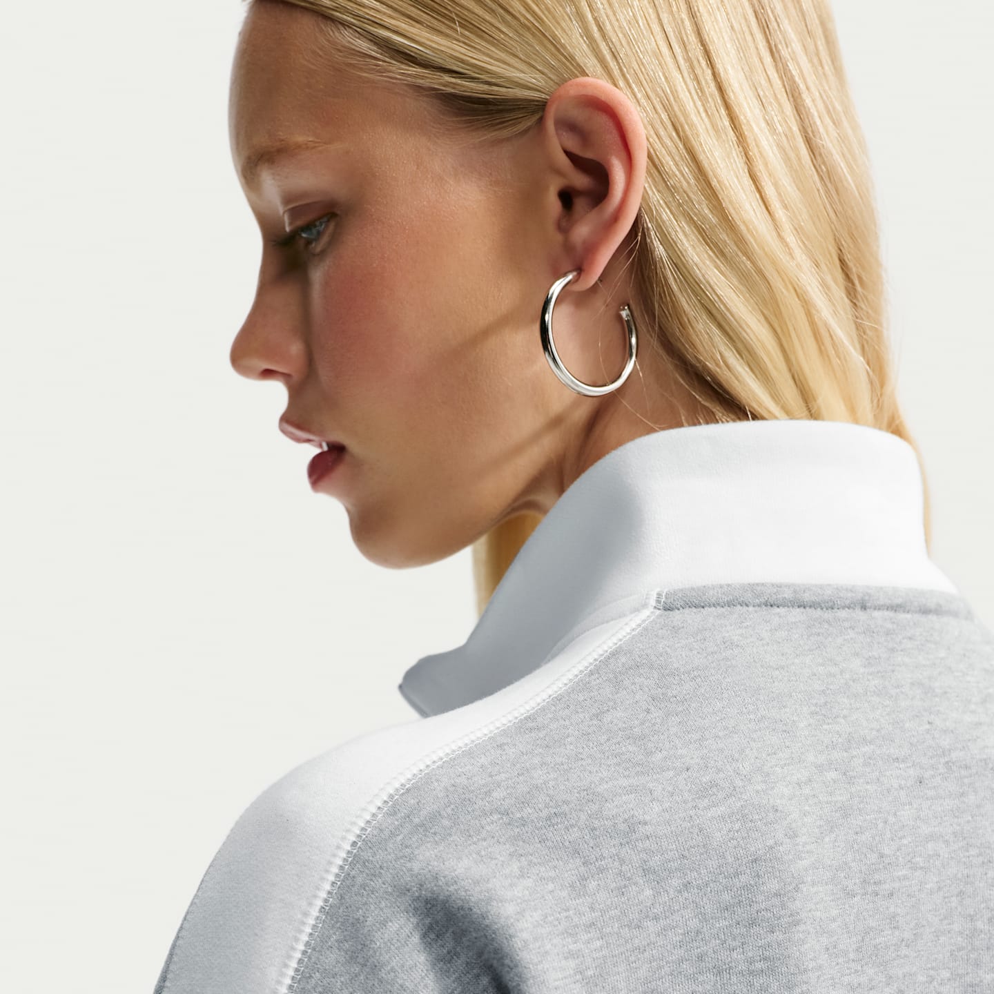 Женские куртки Nike Studio Fleece Medium Weight "Nike Run Club" Women's Track Jacket — фото 2