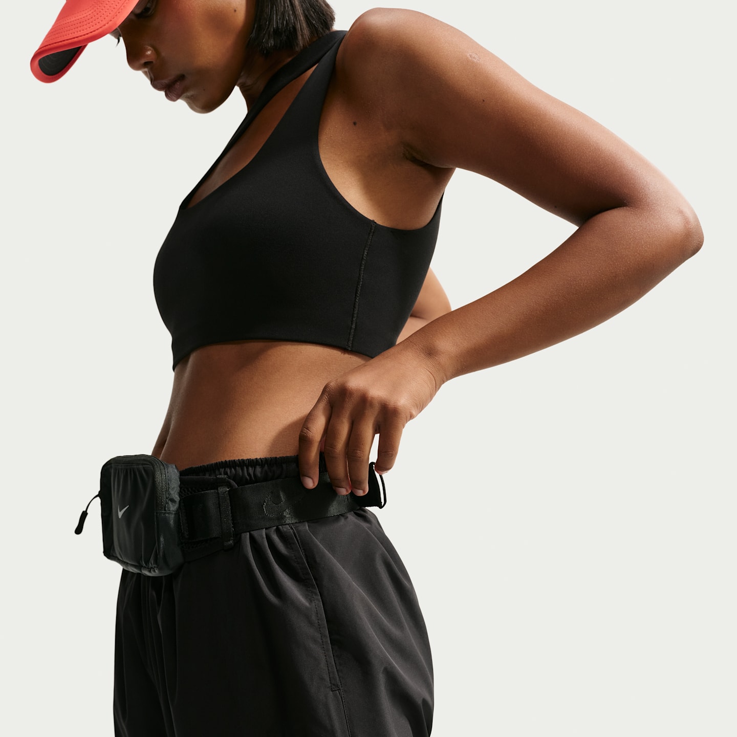 Женские брюки Nike Sportswear Women's Loose Mid-Rise UV Joggers — фото 4