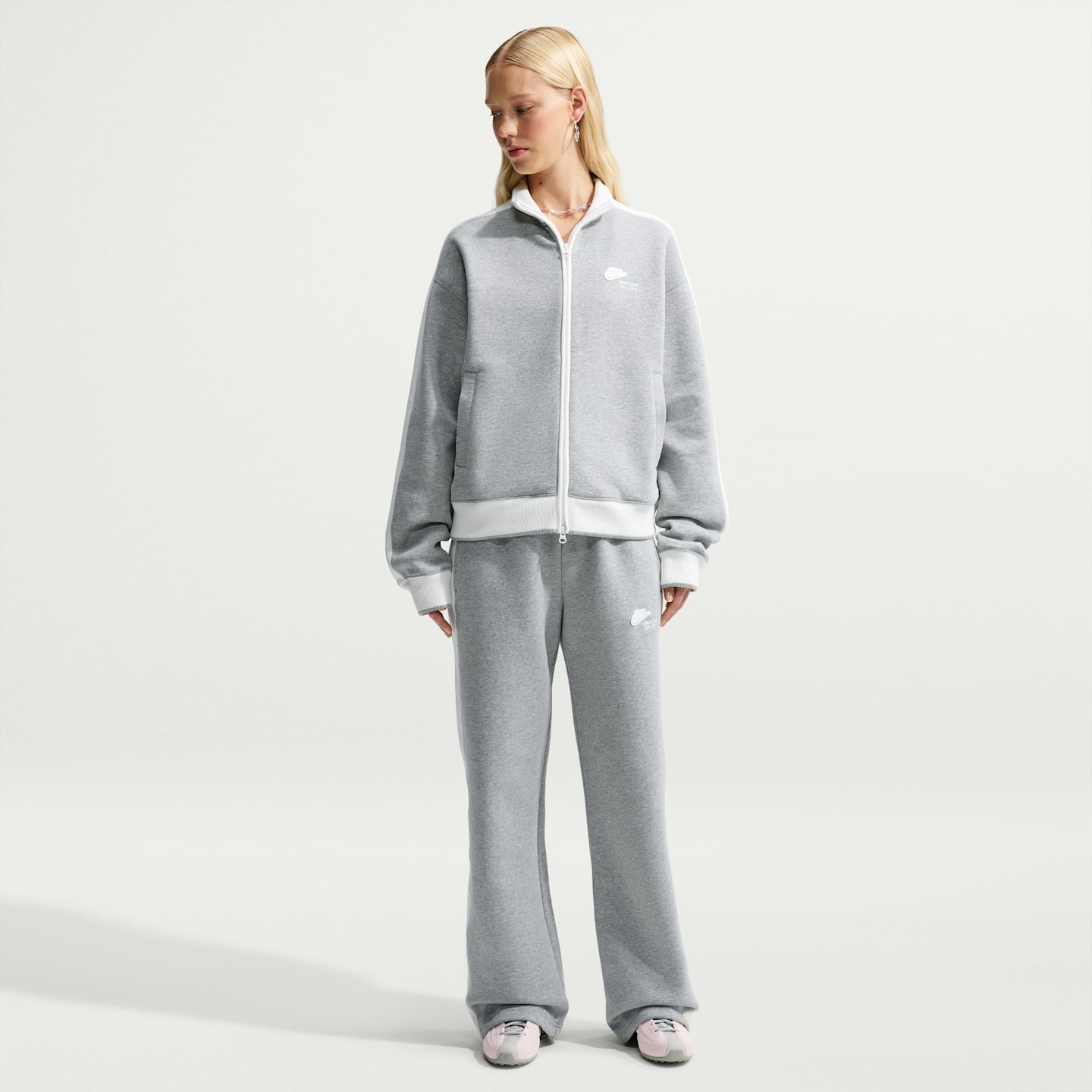 Женские куртки Nike Studio Fleece Medium Weight "Nike Run Club" Women's Track Jacket — фото 4