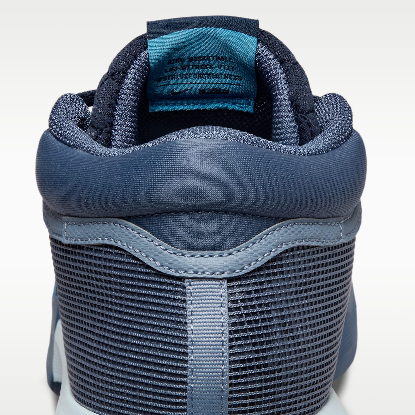 Женские кроссовки Nike LeBron Witness 8 Basketball Shoes — фото 10