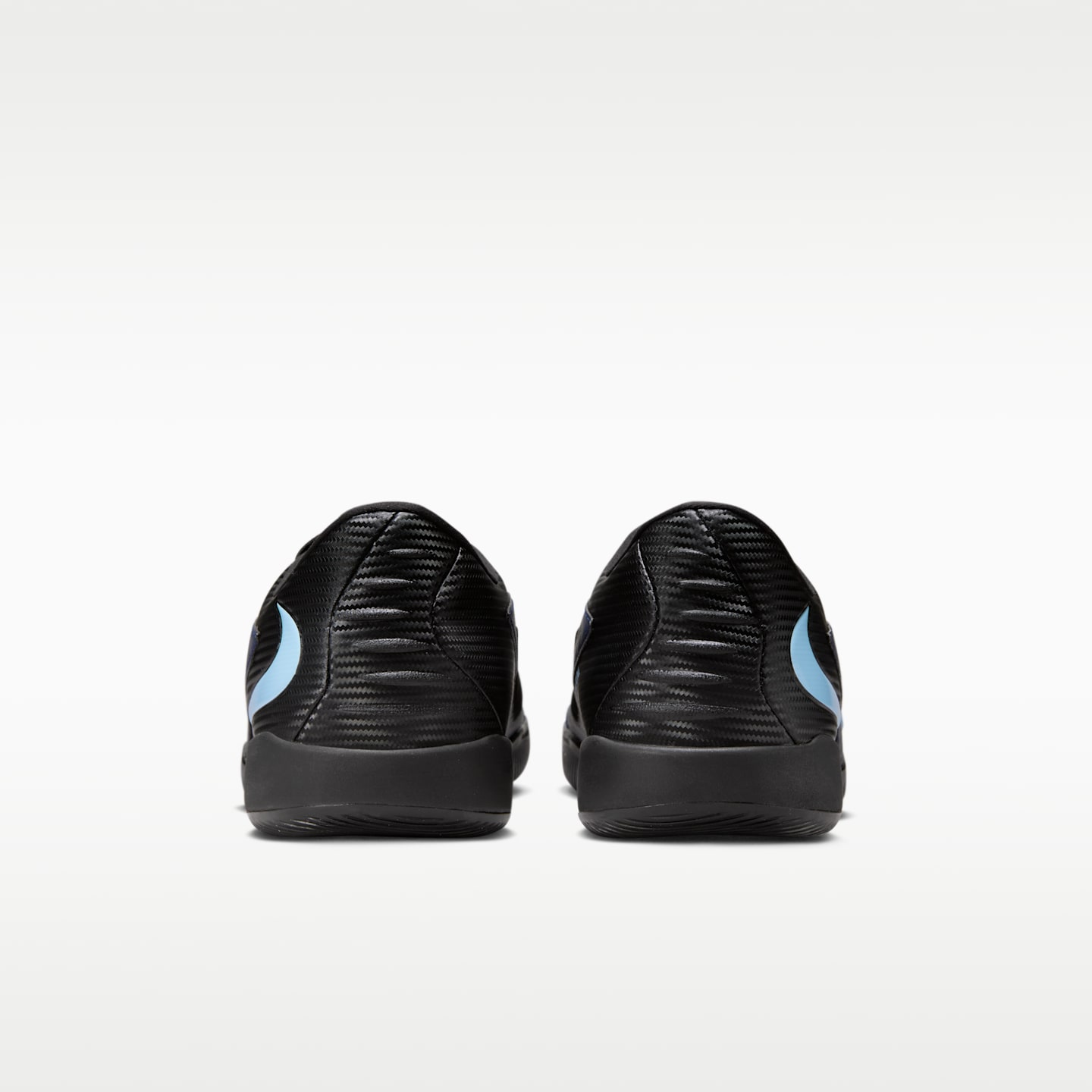 Мужские кроссовки Nike Phantom 6 Low Academy Multi-Ground Soccer Cleats — фото 6