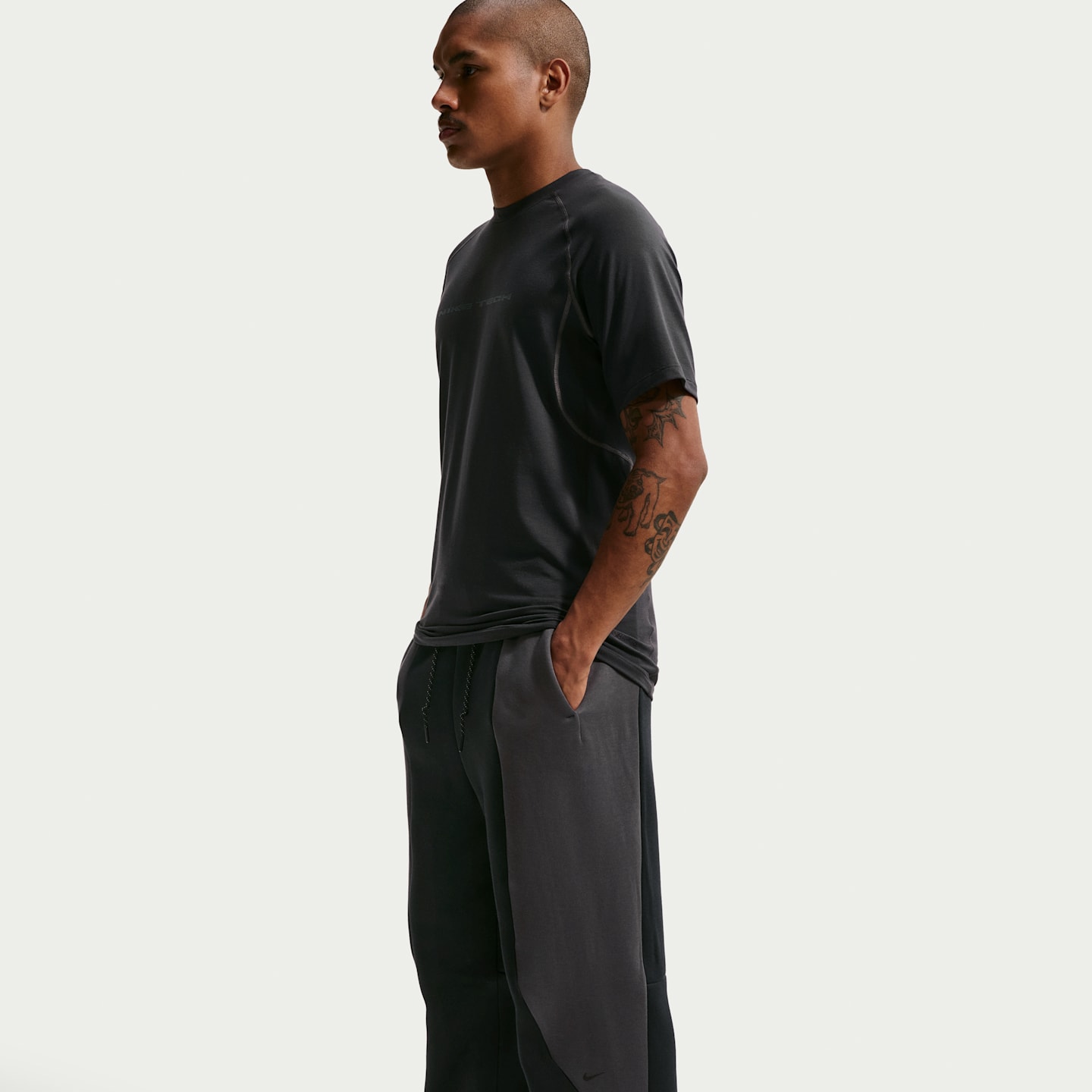 Мужские брюки Nike Tech Men's Color-Block Open-Hem Fleece Pants — фото 4