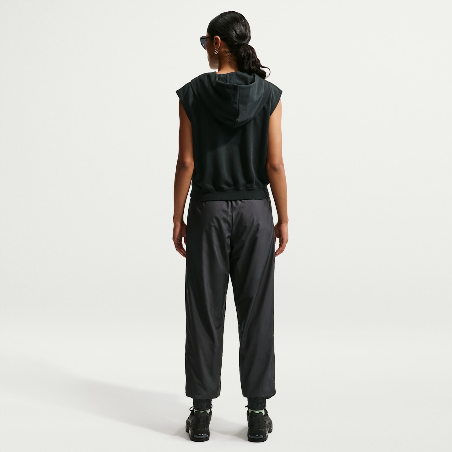 Женские брюки Nike Sportswear Classic Wovens Women's UV Protection Mid-Rise Loose Joggers — фото 5