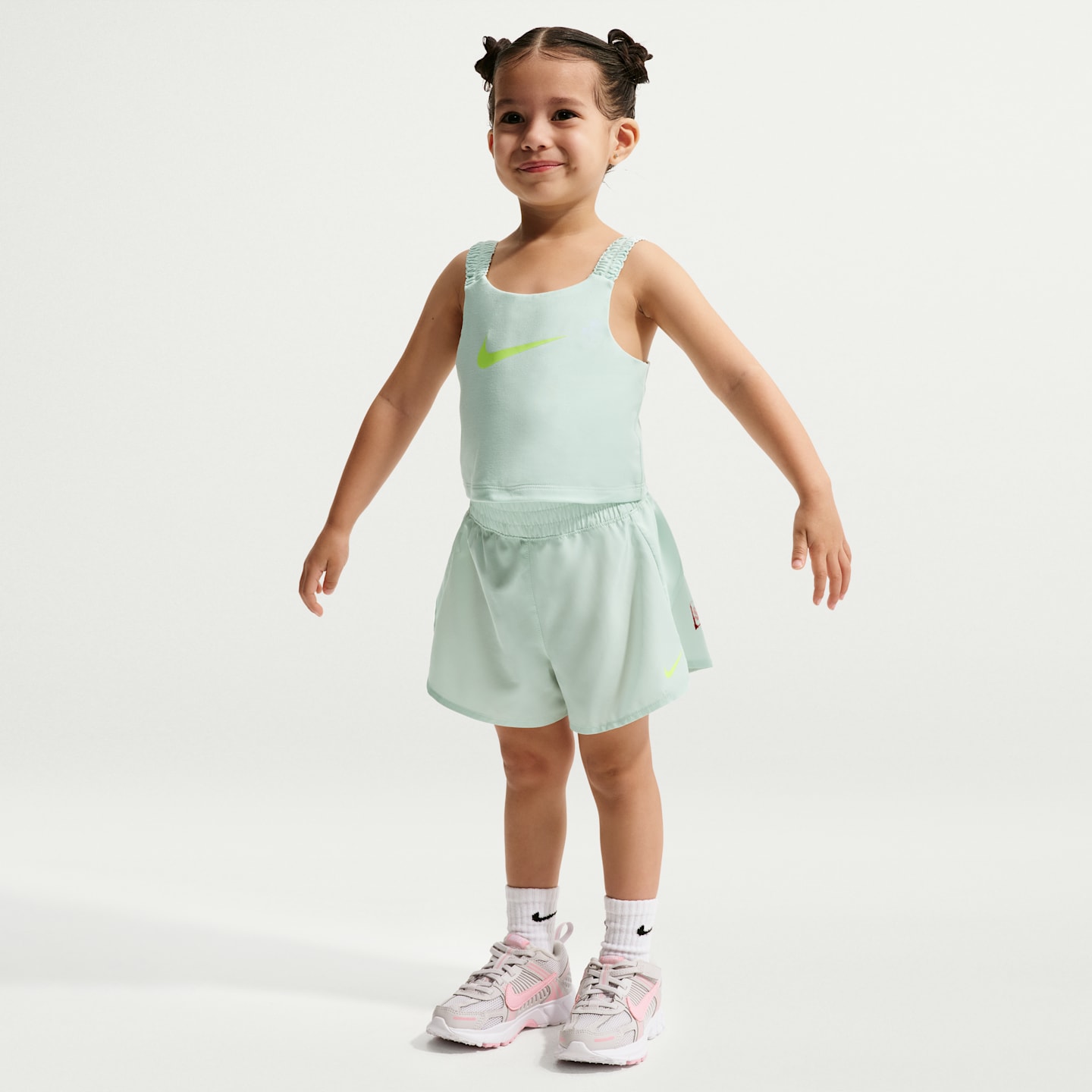 Детские брюки Nike Bold Play Toddler Dri-FIT Tank and Shorts Set — фото 1