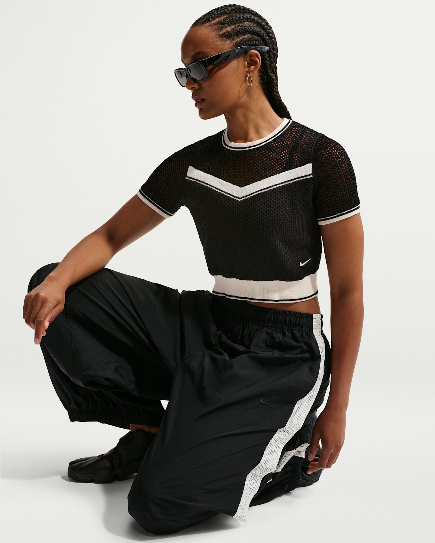Женские брюки Nike Sportswear Chill Knit Women's Tight Cropped Top — фото 6