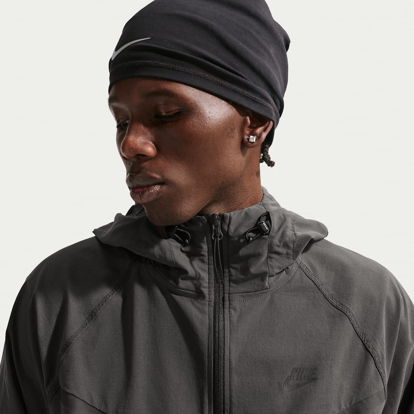 Мужские куртки Nike Tech Men's Dri-FIT Woven Full-Zip Windrunner Jacket — фото 3