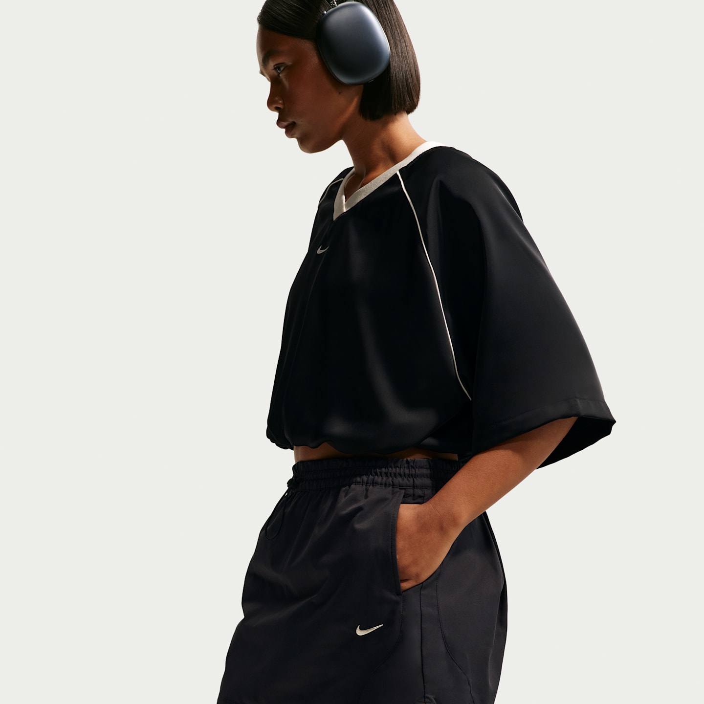 Женские юбки Nike Sportswear Women's Mid-Rise Mini Skirt — фото 4