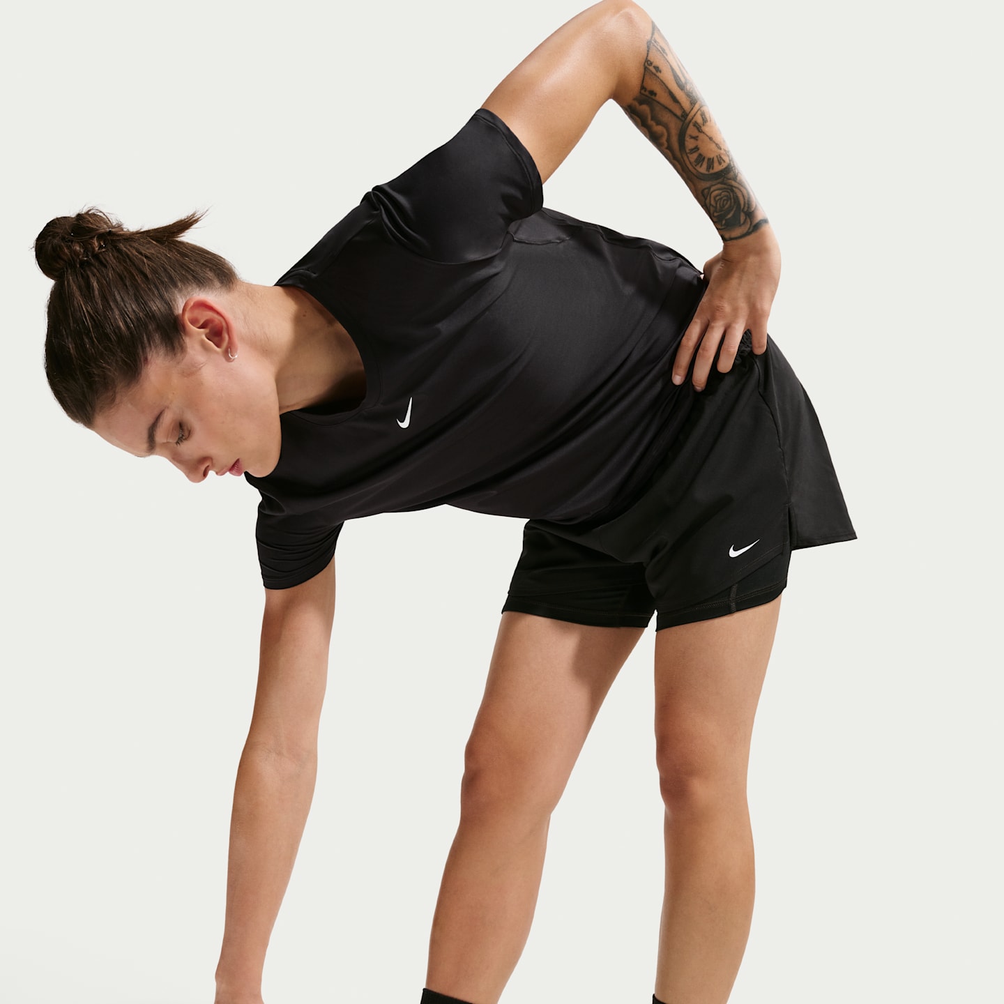 Женские шорты Nike One Women's Dri-FIT High-Waisted 3" 2-in-1 Shorts — фото 4