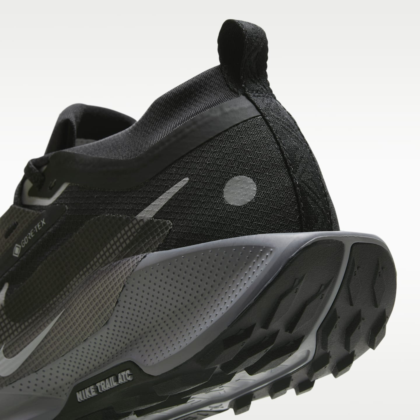 Женские кроссовки Nike Pegasus Trail 5 GORE-TEX Women's Waterproof Trail Running Shoes — фото 8