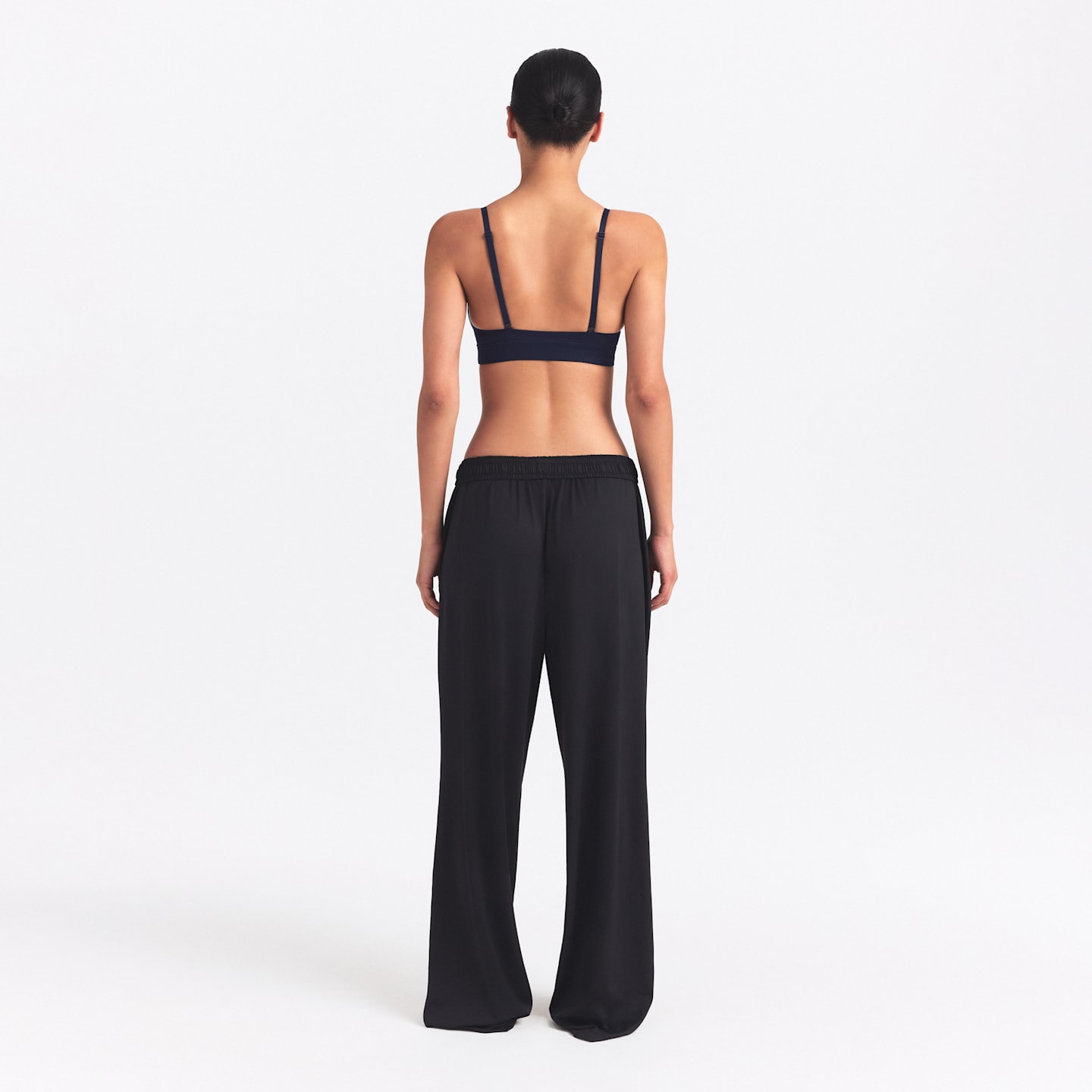 Женские спортивные бра Nike NikeSKIMS Shine Women's Triangle Bra — фото 5