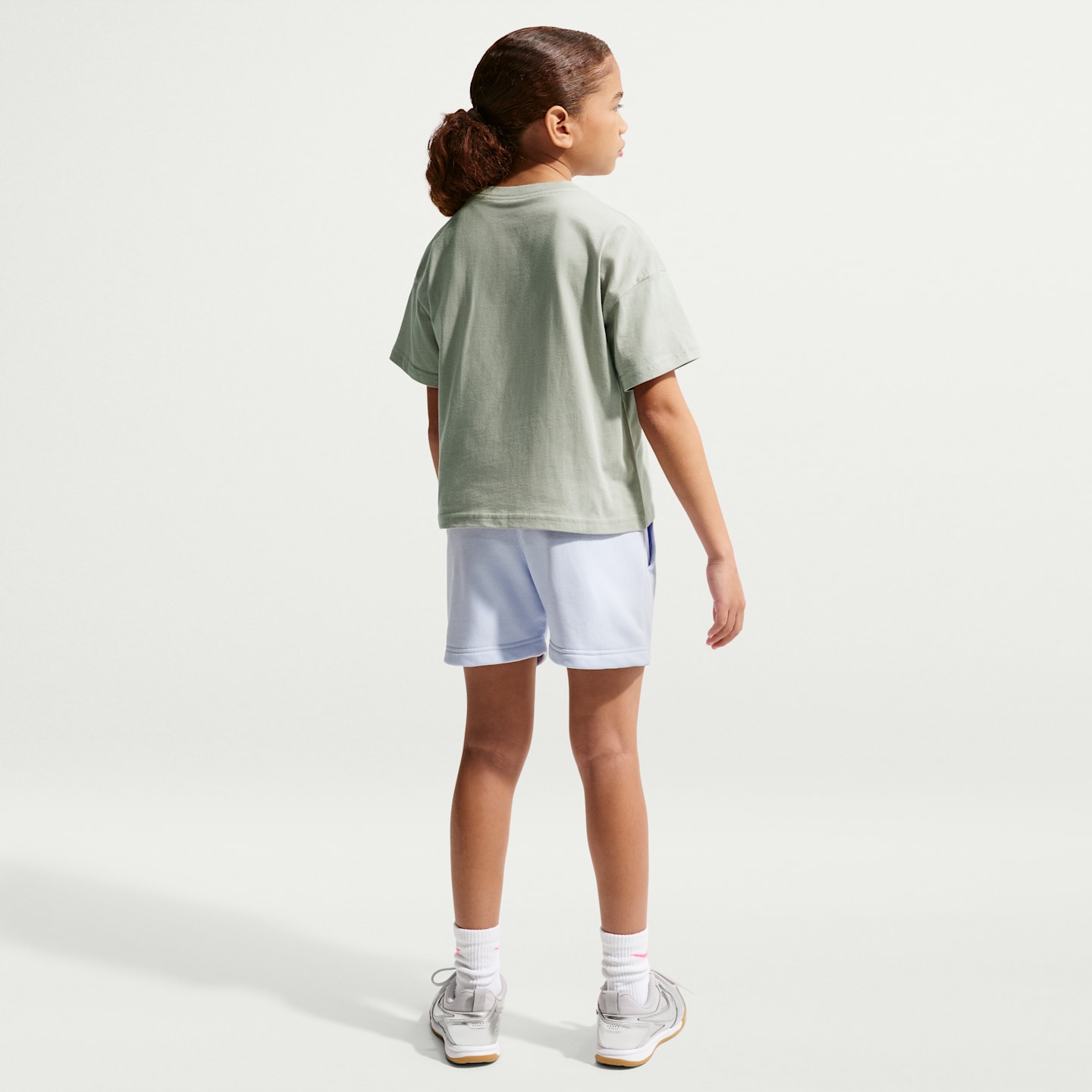 Детские футболки Nike Sportswear Essentials Big Kids' (Girls') Boxy T-Shirt — фото 5
