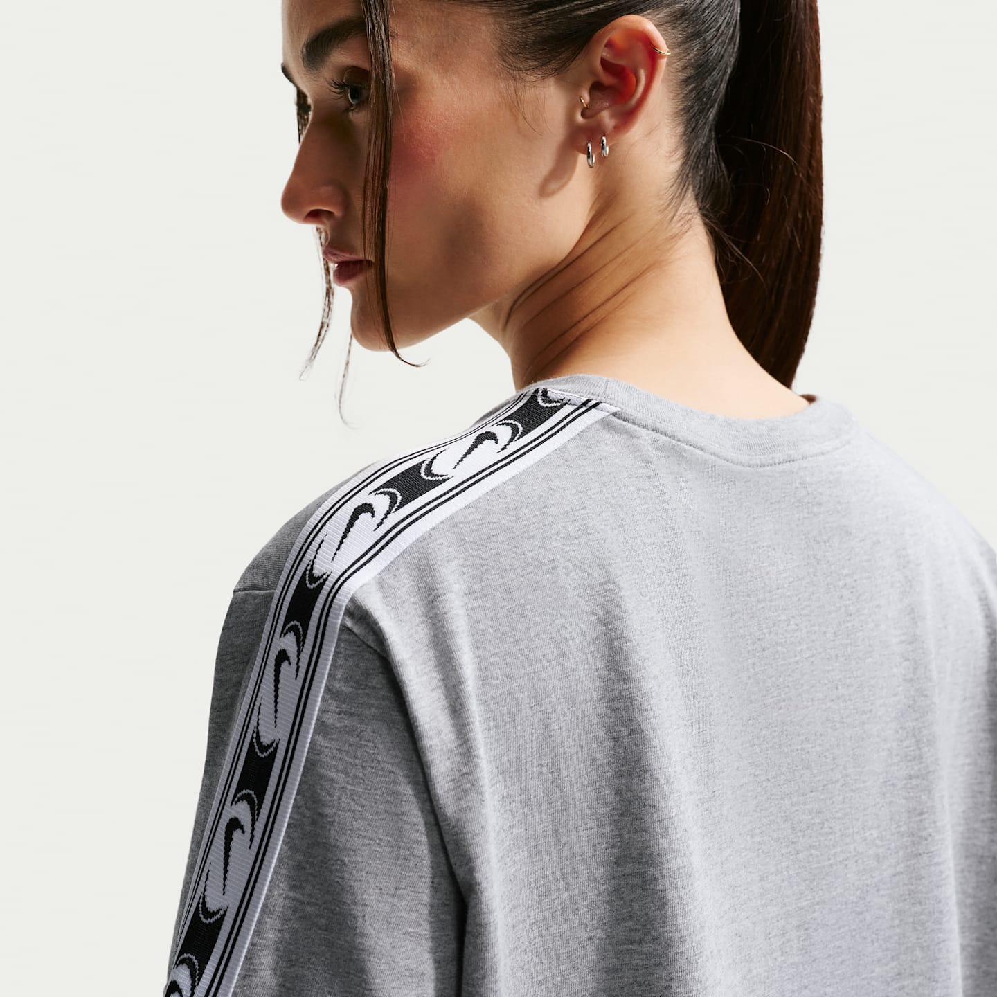 Женские футболки Nike Sportswear Classic Women's Loose Cropped T-Shirt — фото 2