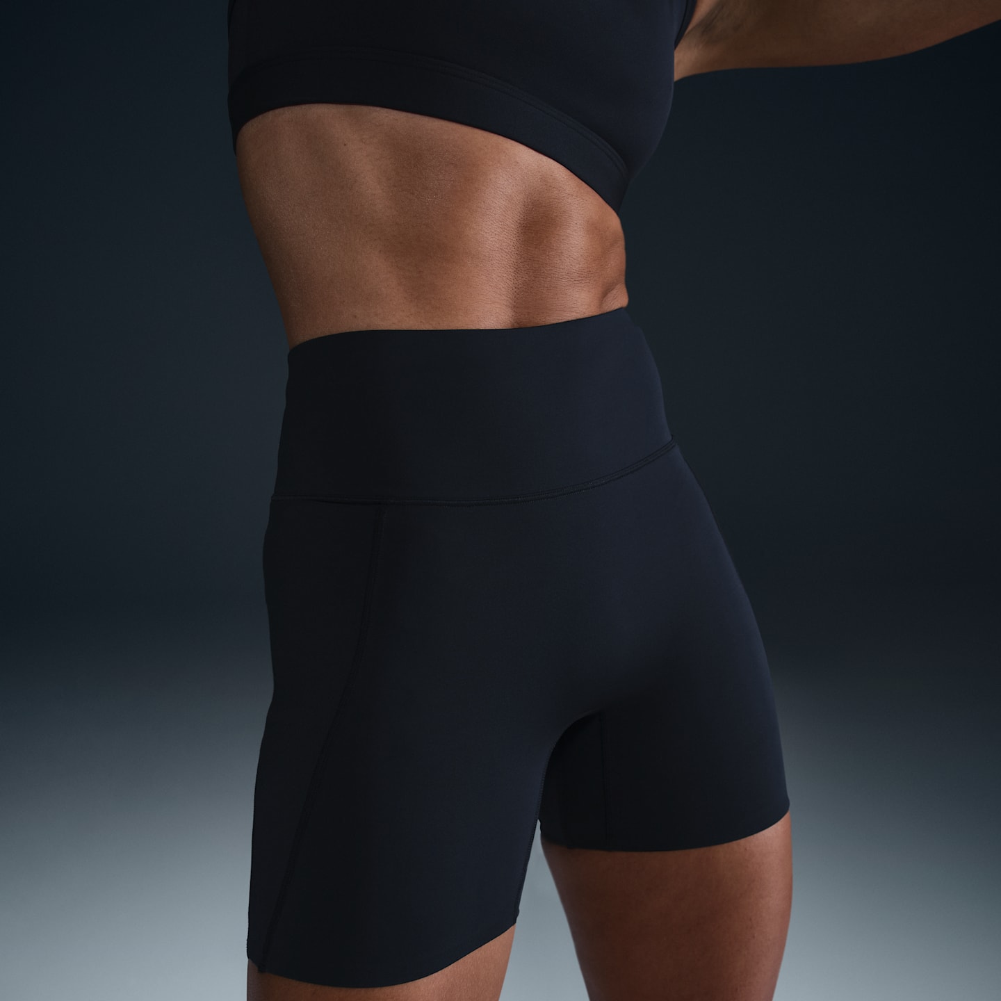 Женские шорты Nike Universa Women's High-Waisted 5" Biker Shorts with No Front Seam — фото 2