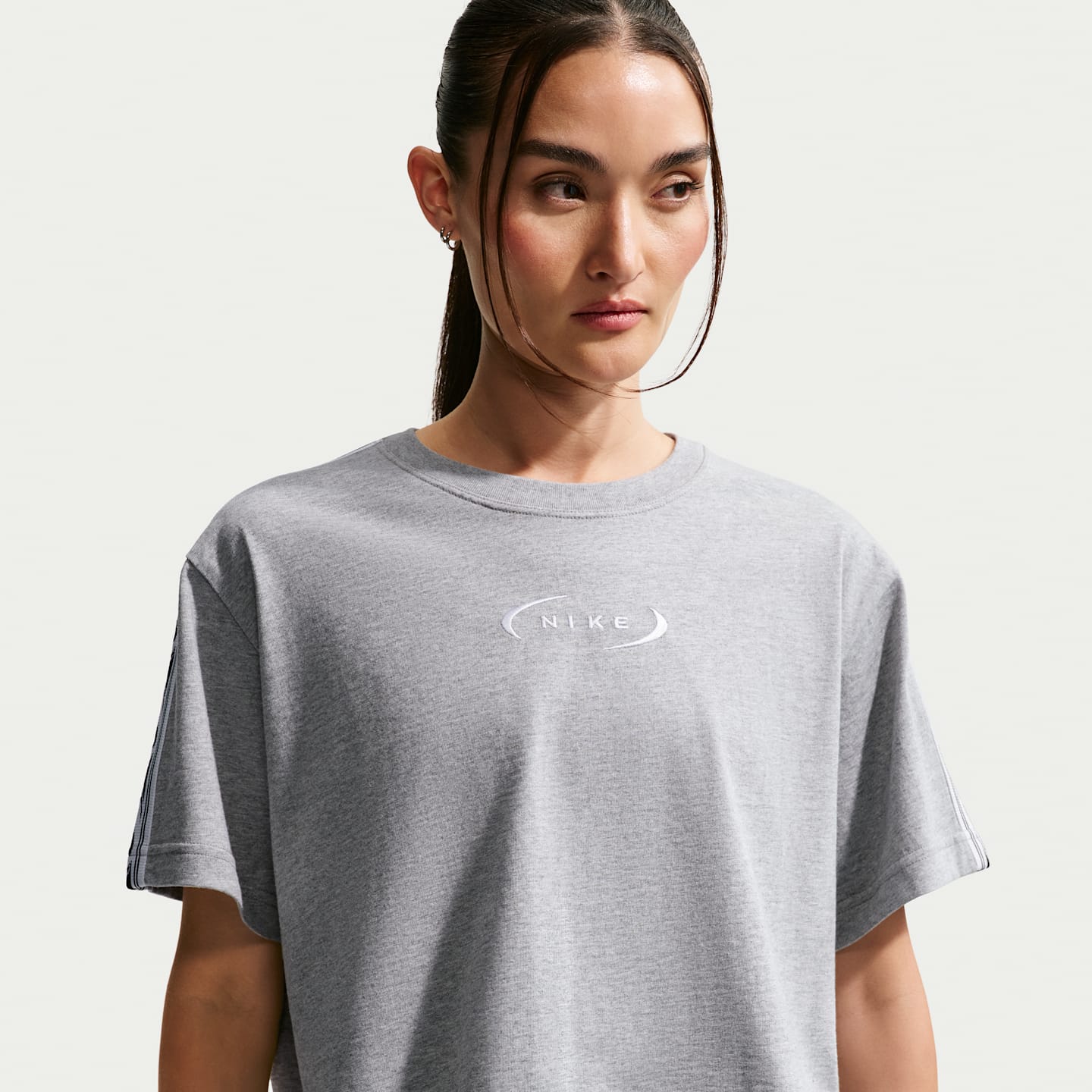 Женские футболки Nike Sportswear Classic Women's Loose Cropped T-Shirt — фото 1