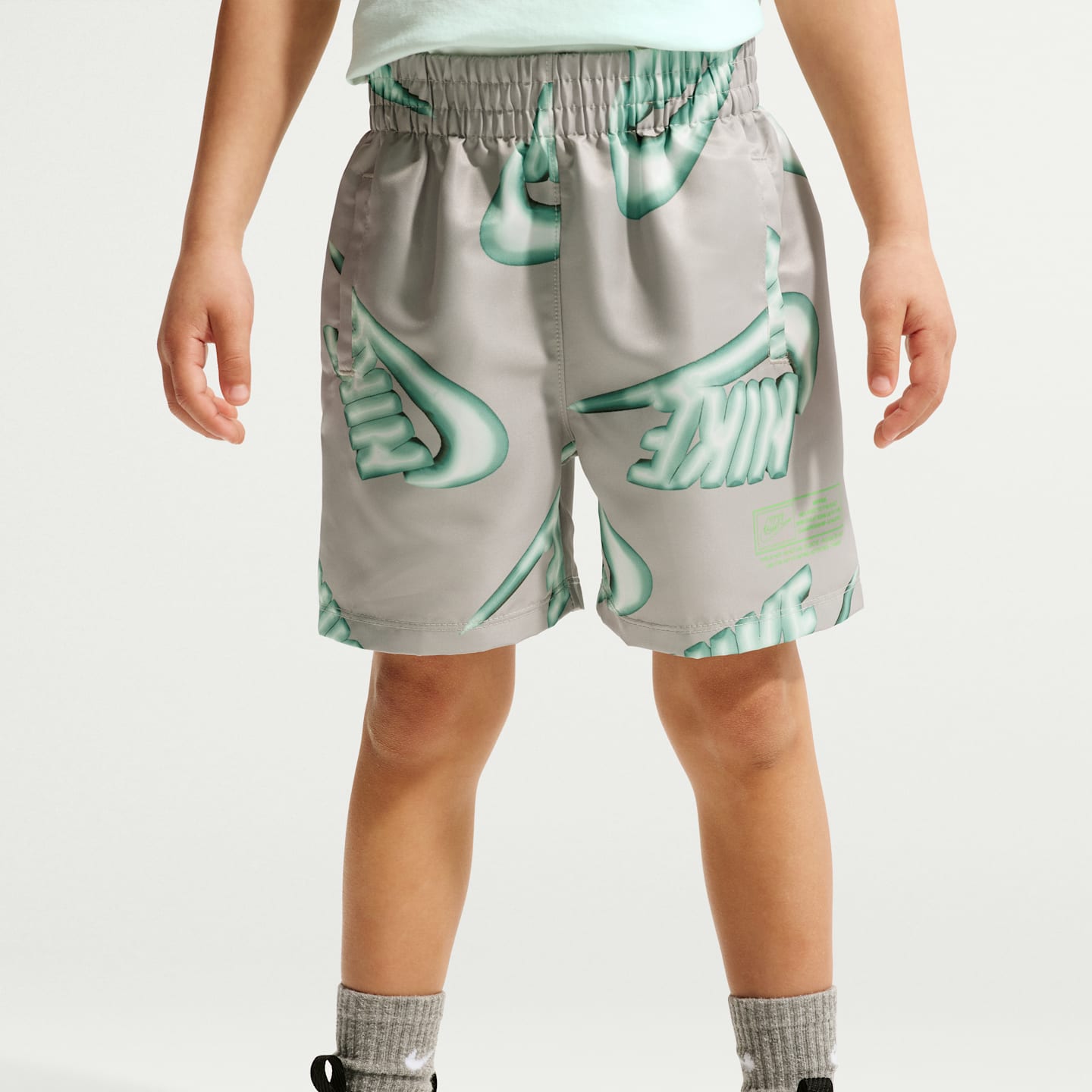 Детские брюки Nike Sportswear Club Toddler 2-Piece Floatie T-Shirt and Shorts Set — фото 4